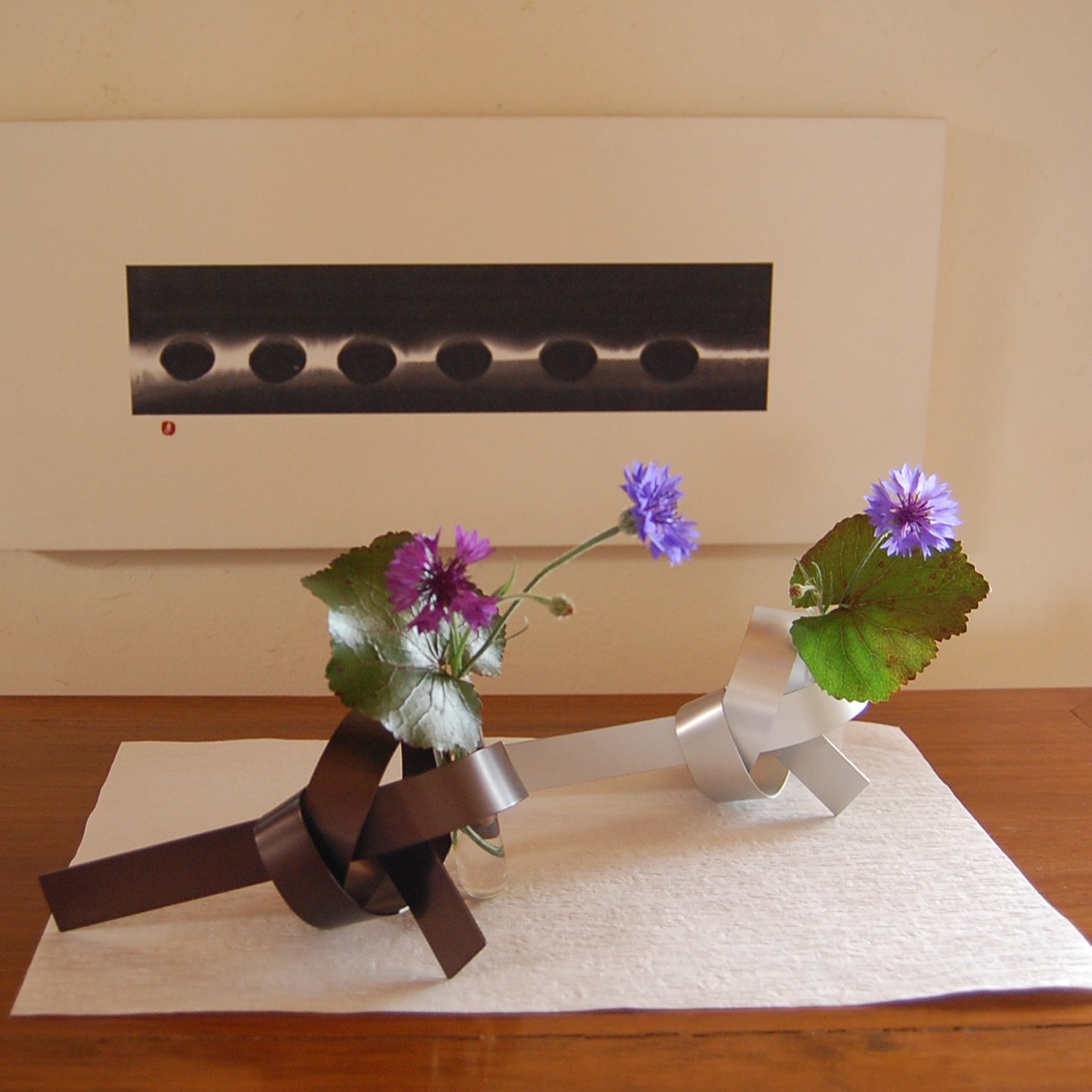 Amazon.com - ALART Musubi Flower Base/Vase/Single Wheel Holder, MU-3