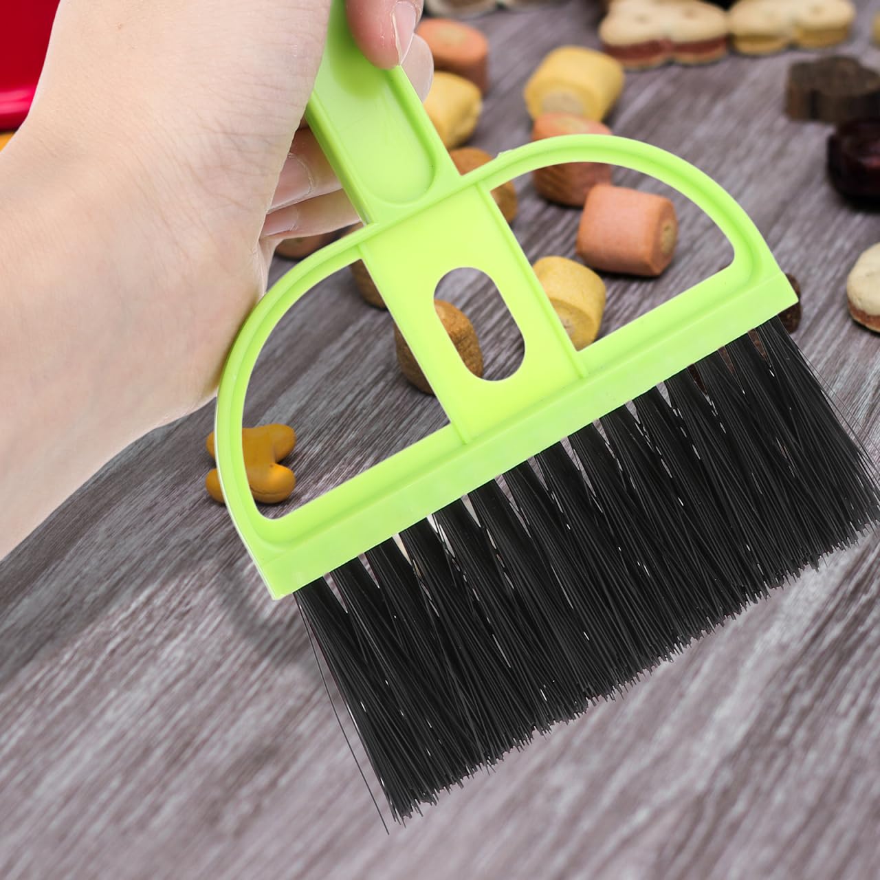 POPETPOP Mini Dustpan and Brush Set for Guinea Pigs Hamsters, Rabbits, Reptiles - Small Cage Cleaner, Random Color - Image 4