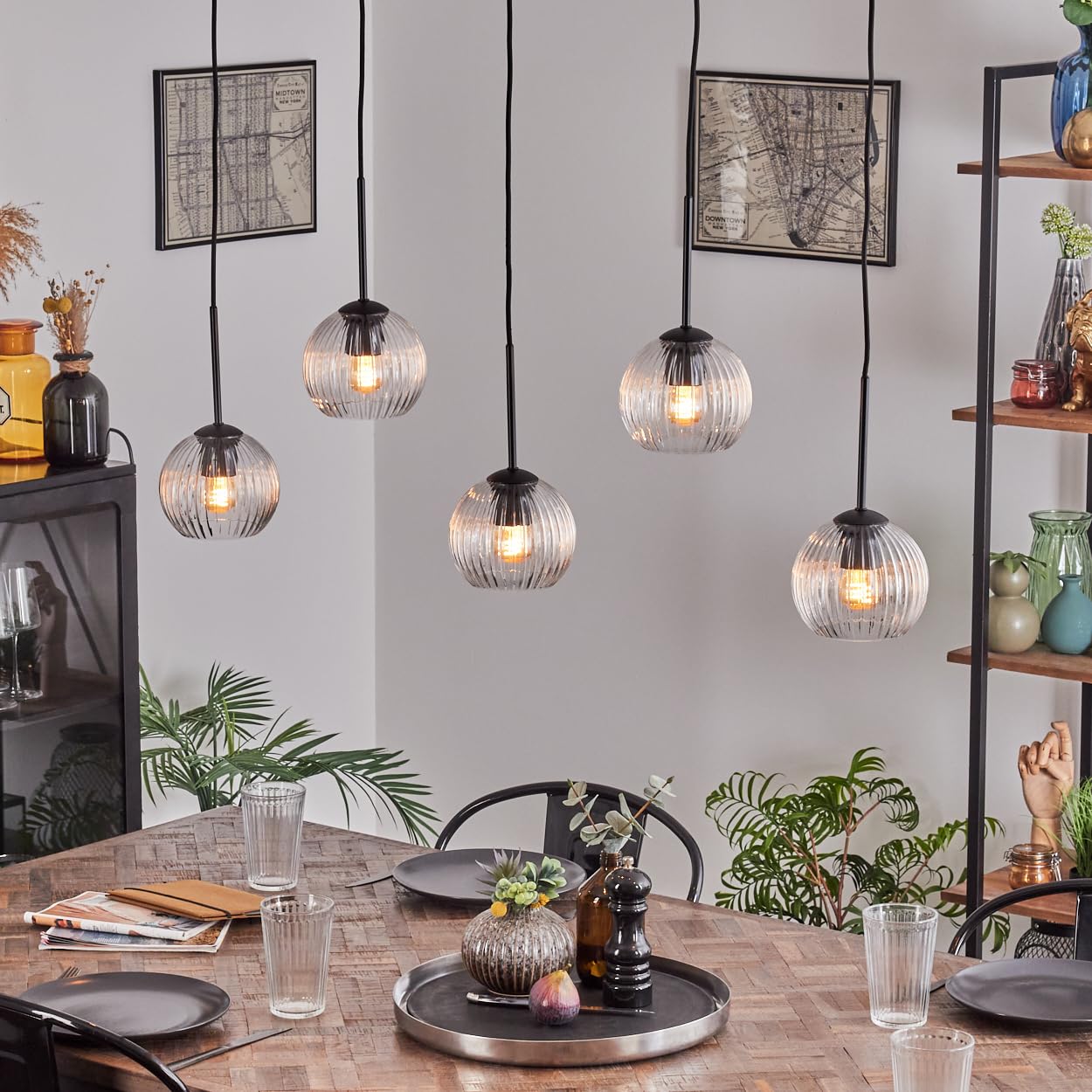 Pendelleuchte Koyoto, Hängeleuchte aus Metall/Riffelglas in Schwarz/Klar, Leuchte im modernen Retro/Vintage-Design mit Schirmen aus Glas (Ø 15 cm), Höhe max. 135 cm, 5 x E27, ohne Leuchtmittel