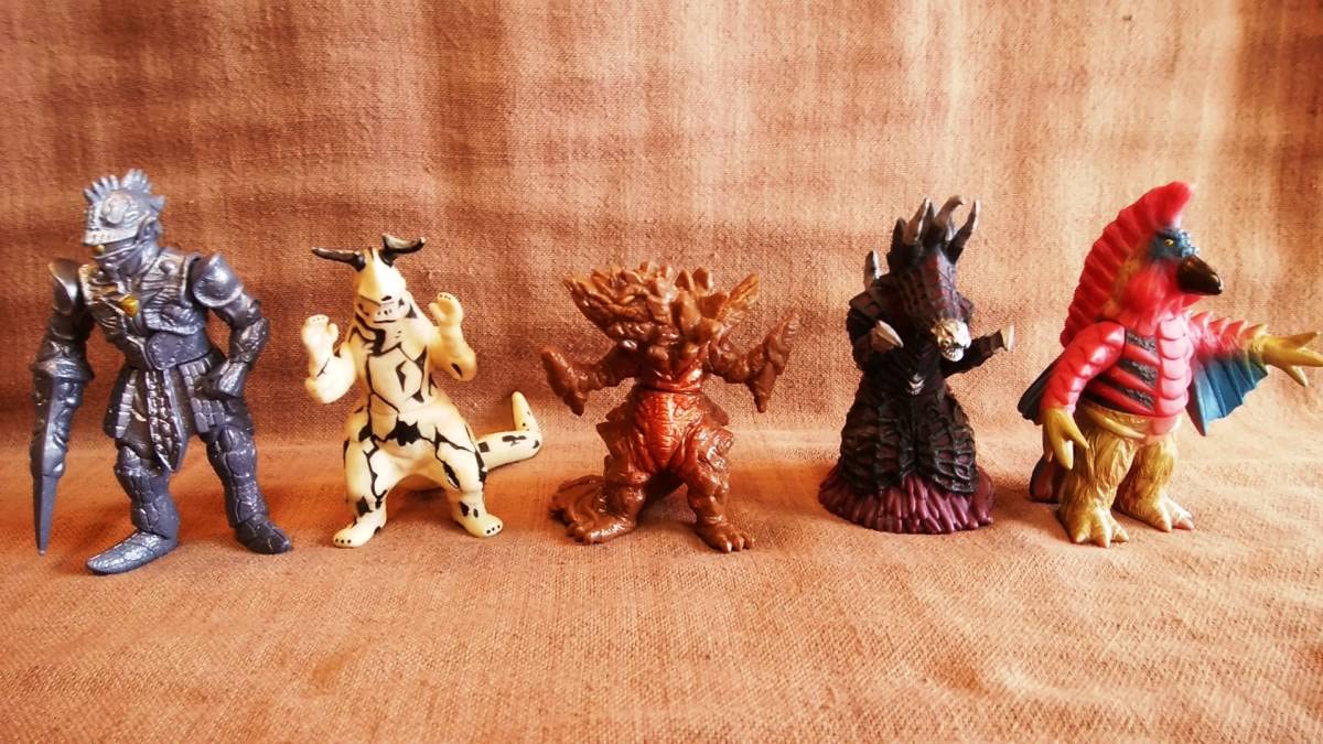 Amazon.co.jp: マン 怪獣 ソフビ フィギュア 5体 まとめて セット