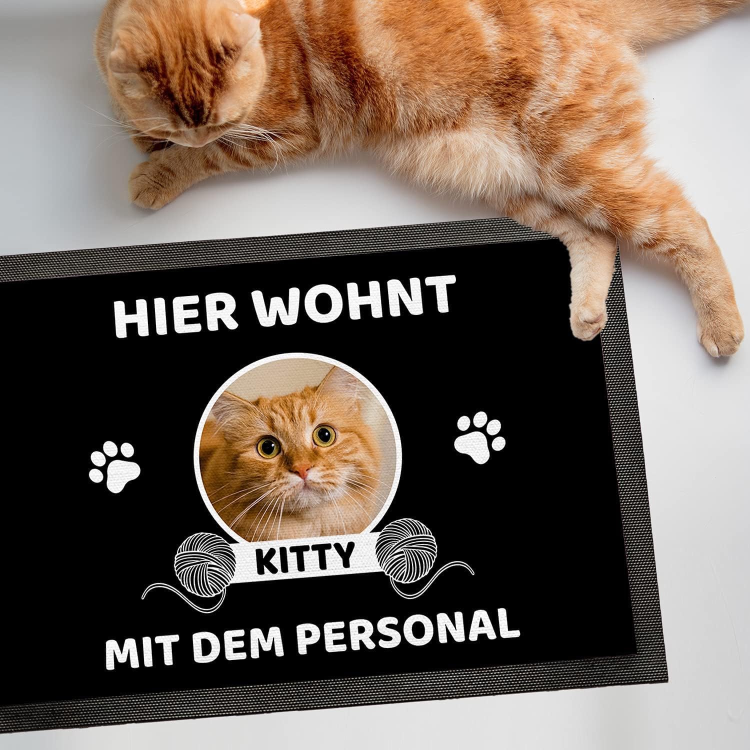 Fußmatte personalisiert Katze mit Bild | Bis zu 3 Katzen | rutschfeste Schmutzfangmatte mit Katzenmotiv | Geschenk für Katzenliebhaber Geschenkidee | Fussmatte Außen Innen | 75 x 50 cm mit Gummirand