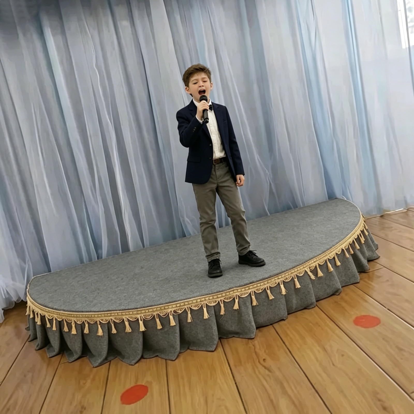 Palcoscenico portatile semicircolare/rotondo, piccolo palco con gonna, elevata capacità di carico, mini palco per spettacoli corali, eventi scolastici e in classe(Gray B,120x60cm)