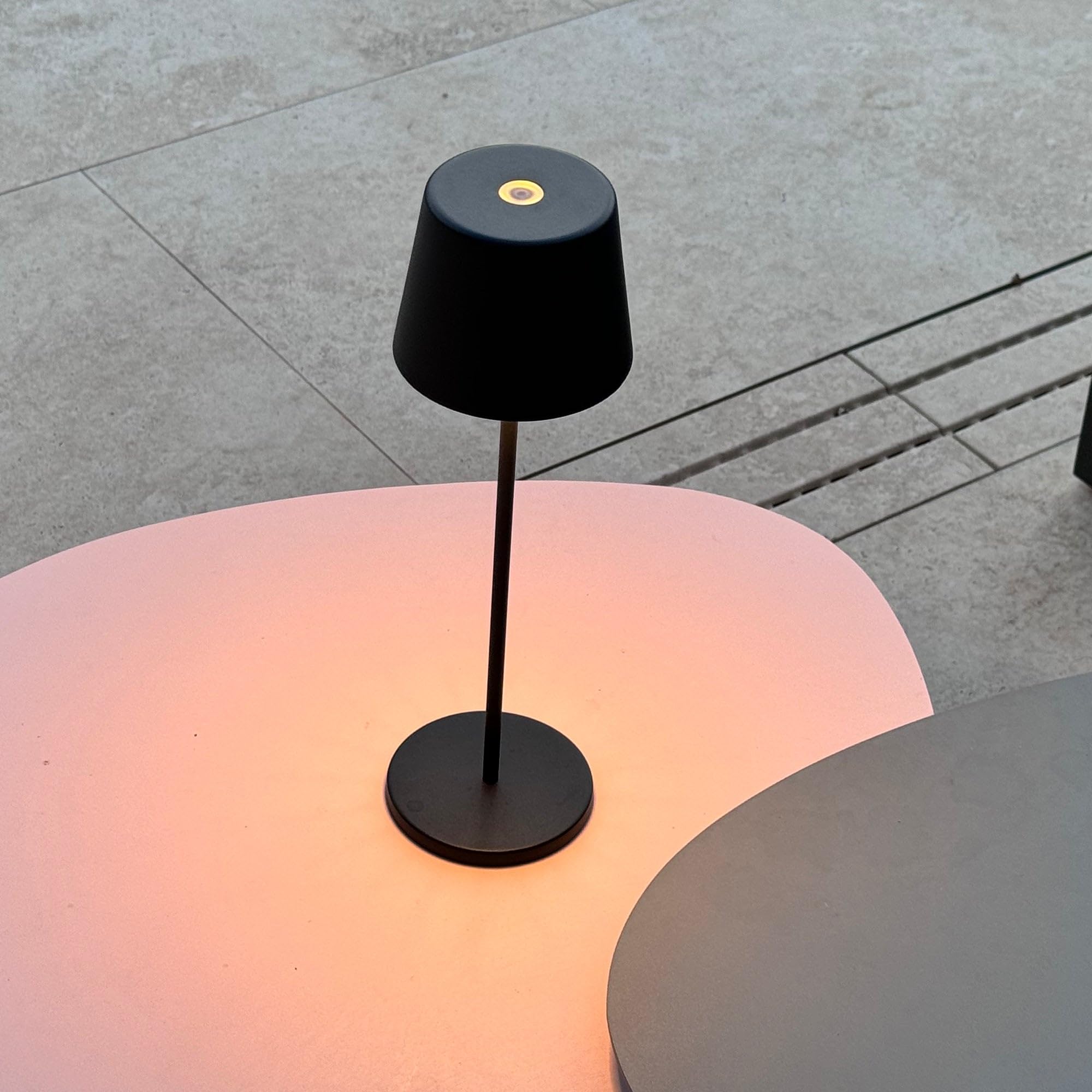 KELLY BLACK - Juego de 6 lámparas de mesa táctil inalámbricas de aluminio LED blanco regulable H38 cm con bandeja de carga
