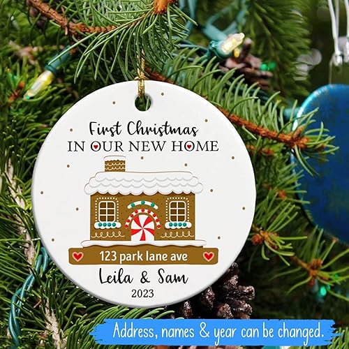 Vista 2 de Adorno de cerámica personalizado para la primera Navidad en nuestro nuevo hogar 2025, regalo de recuerdo de casa para parejas de recién casados