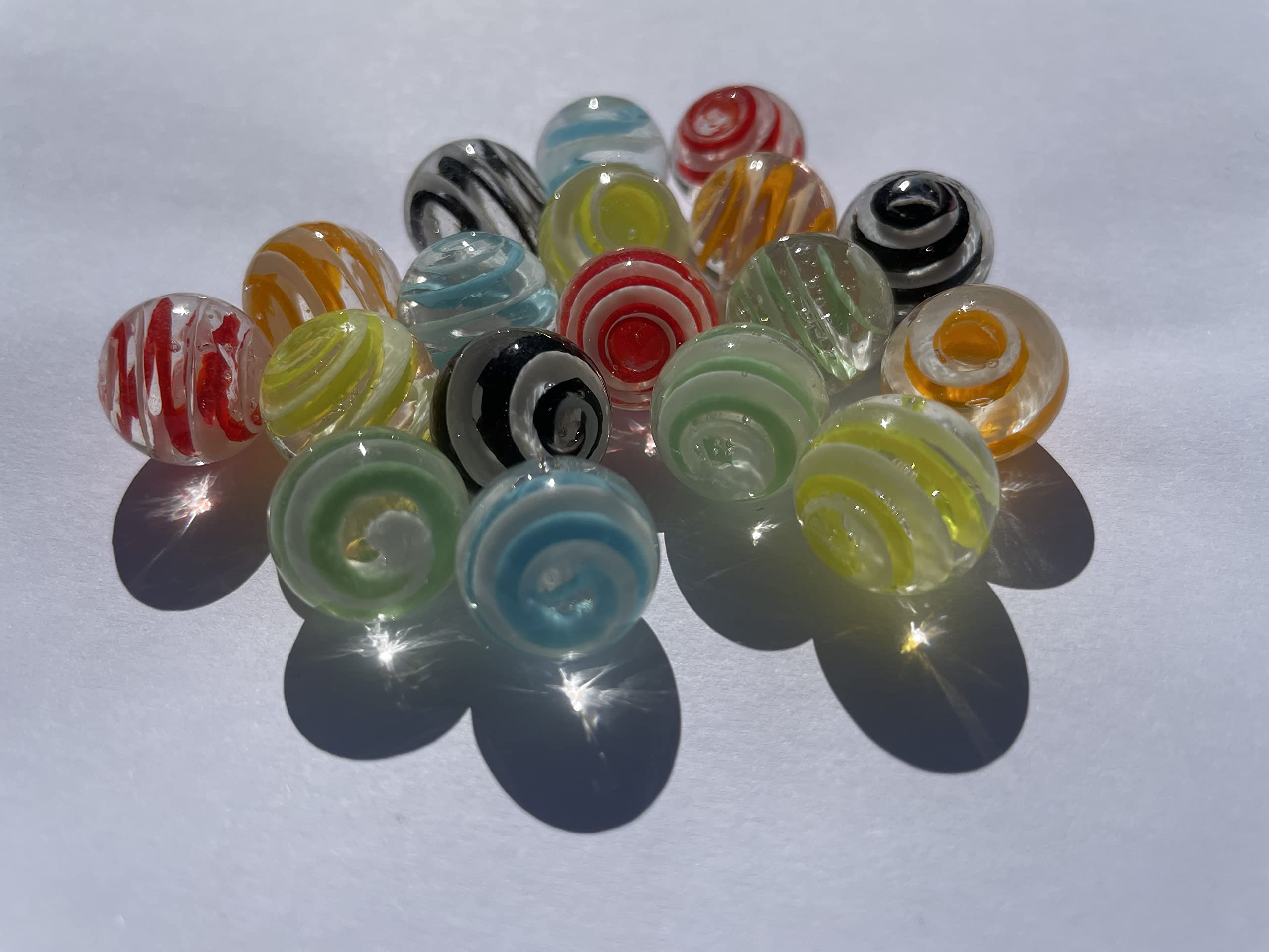 FAIRY TAIL & GLITZER FEE Lot de 24 boules de cristal transparent - Vert, jaune, marron, bleu, violet, rose - 16 mm