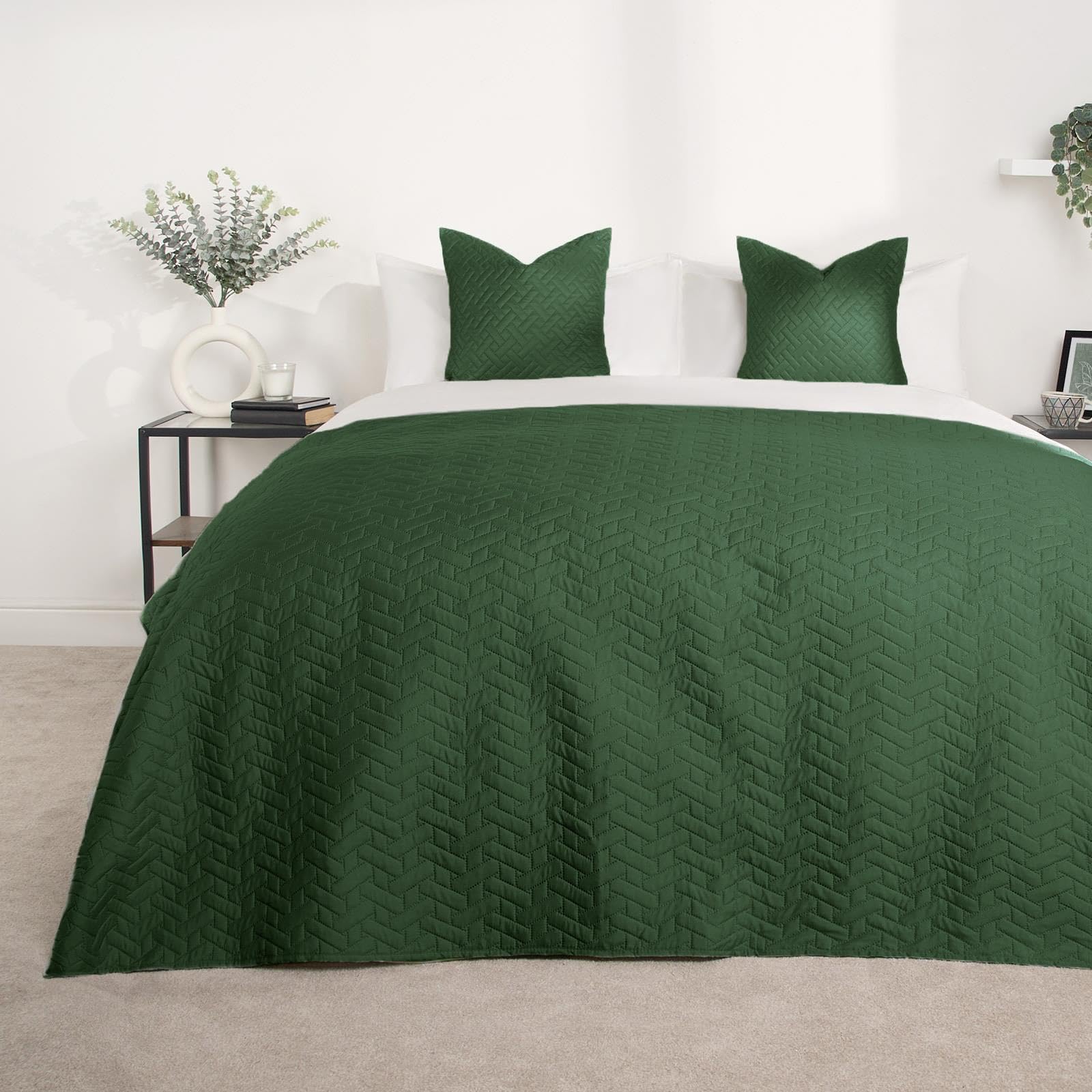 Brentfords Forest Green Bed Throw King Size Geometric Pinsonic Quilted Bedspread, Luxurious Super Soft Lightweight King Size Quilted Blanket Throw Over For Sofa, 200 X 240Cm