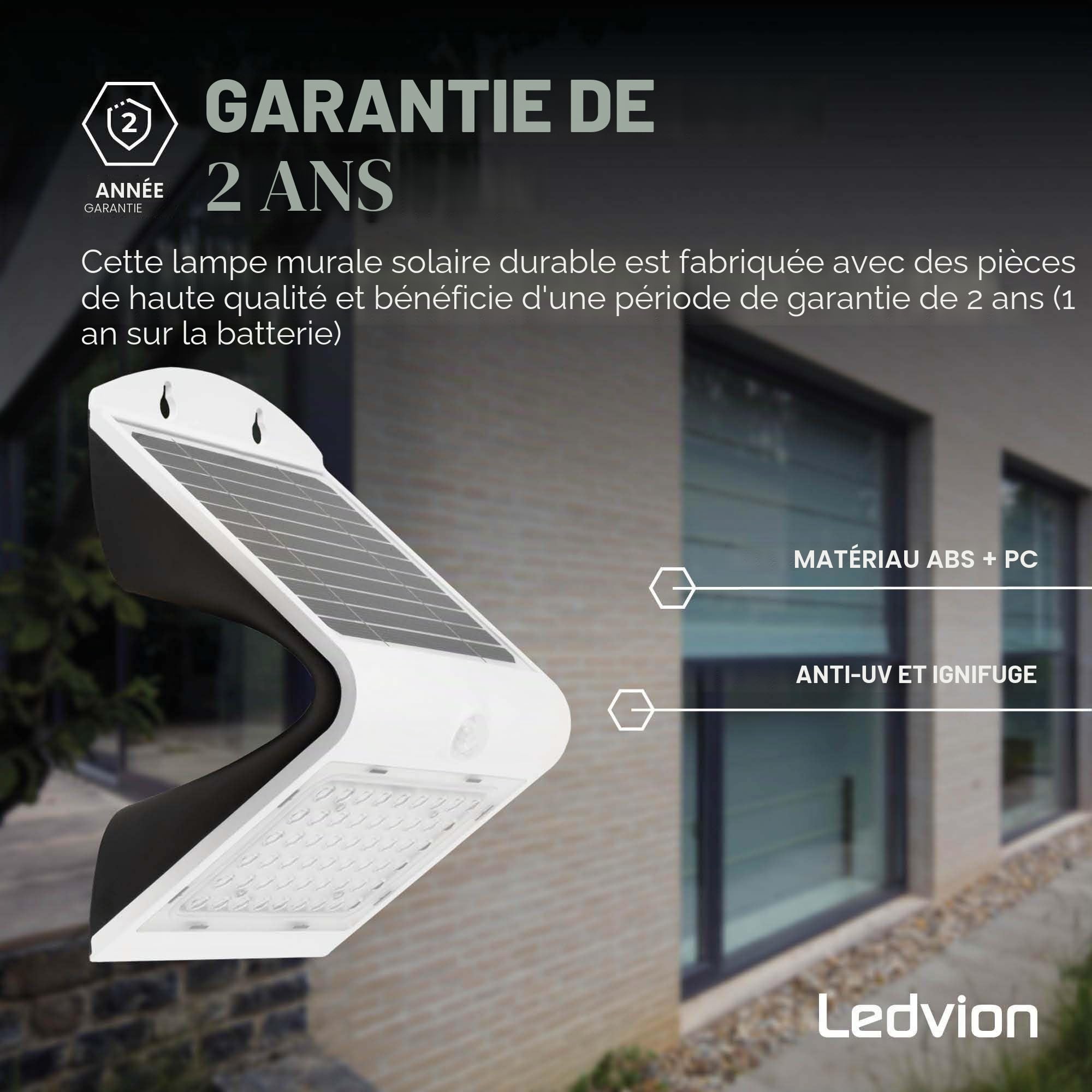 Ledvion - Applique LED Solaire Moderne, 4W, 3000K, IP65, Blanche, 220 Lumens, avec Détecteur de Mouvement, Énergie Solaire, Économe en Énergie & Résistante aux Intempéries