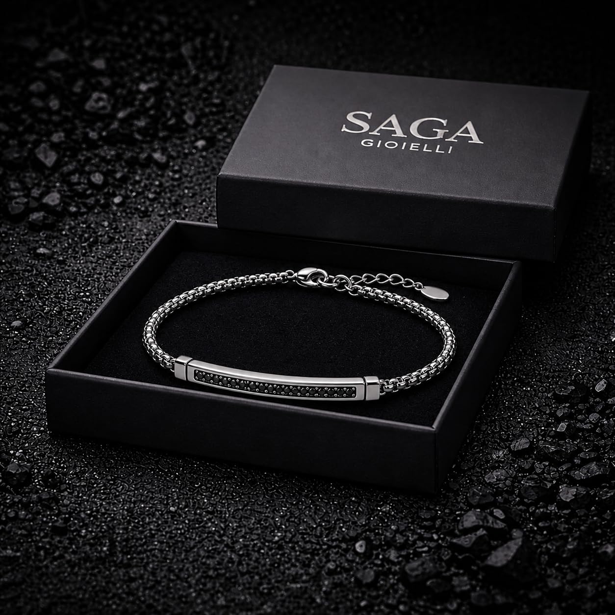 SAGA GIOIELLI® Bracciale Uomo Acciaio con maglia tonda, barretta centrale e cristalli neri – Idea Regalo Festa del Papà, Compleanno, Natale, San Valentino, Anniversario - Confezione regalo inclusa
