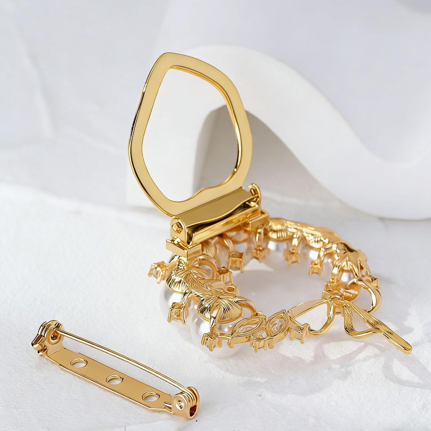 Christmas Wreath/Tree/Snowman/Santa Claus Brooch 18K Gold-plated Merry Christmas Lapel Pin Jewelry Gift for Women