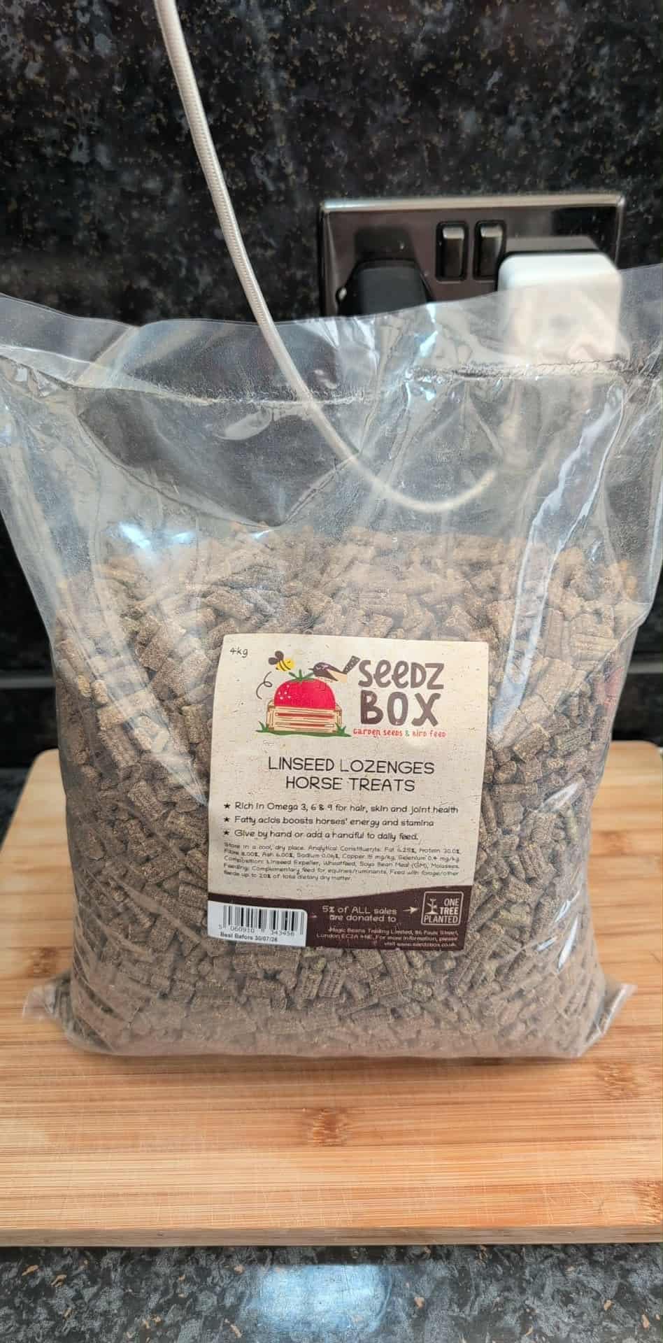 Horse Treats 4kg, Linseed Lozenges For Horses, Low Sugar, High In Omega 3 6 & 9, Feed By Hand, Add To Feed For Fussy Feeders - Image 4