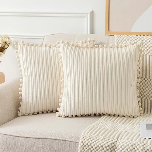 UGASA - Fundas de almohada decorativas suaves y bohemias con pompones, paquete de 2 fundas cuadradas de franela a rayas modernas para sofá,