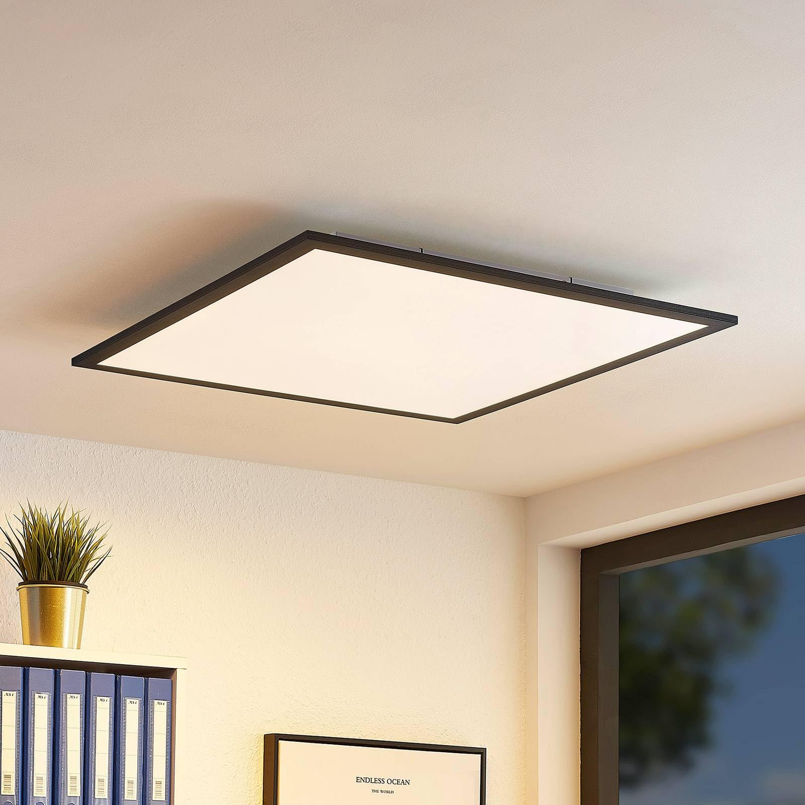 Lindby Pannello LED dimmerabile a controllo remoto (Moderno) colore Nero, in Alluminio ad es. Cucina lampadina inclusa lampada da ufficio per postazione lavoro plafoniera