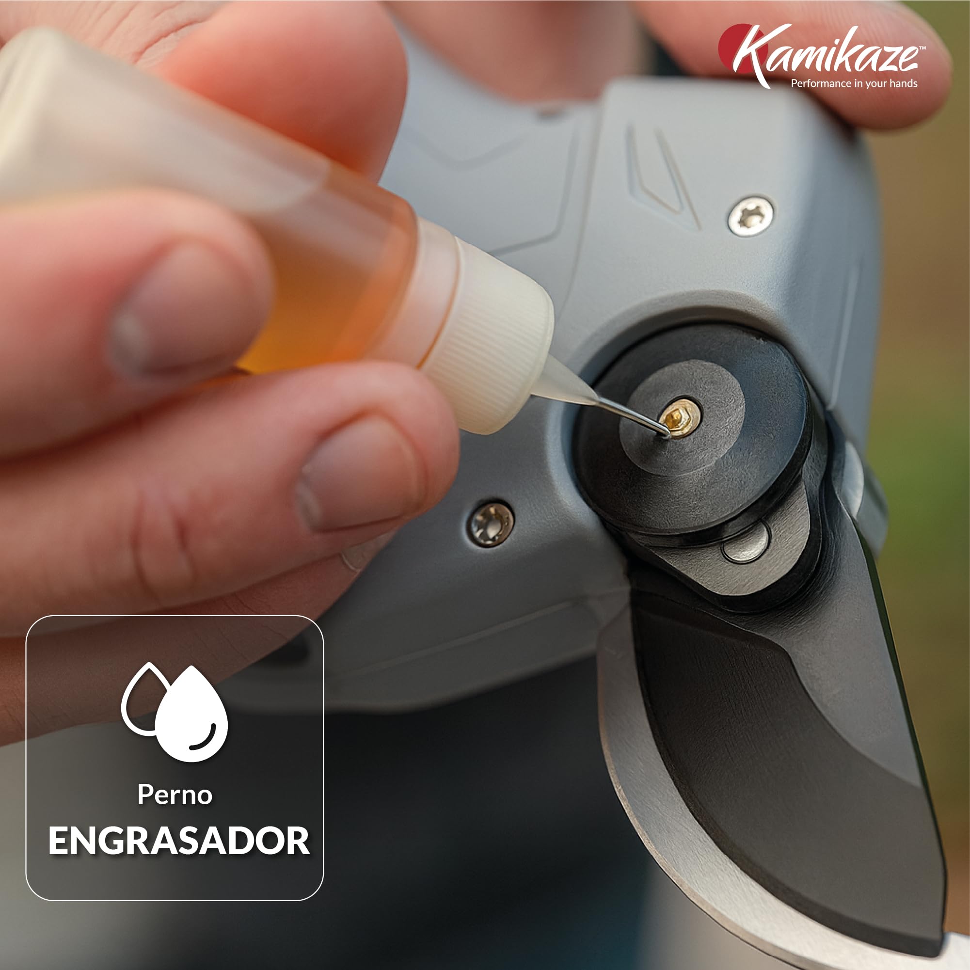 KAMIKAZE KV280 Tijera Eléctrica de Poda Inalámbrica 150W Corte Máximo Ø 25 mm Incluye 2 Baterías Litio de 14V con autonomía de 2500 cortes, Cargador y Kit de Herramientas Diseño Patentado.