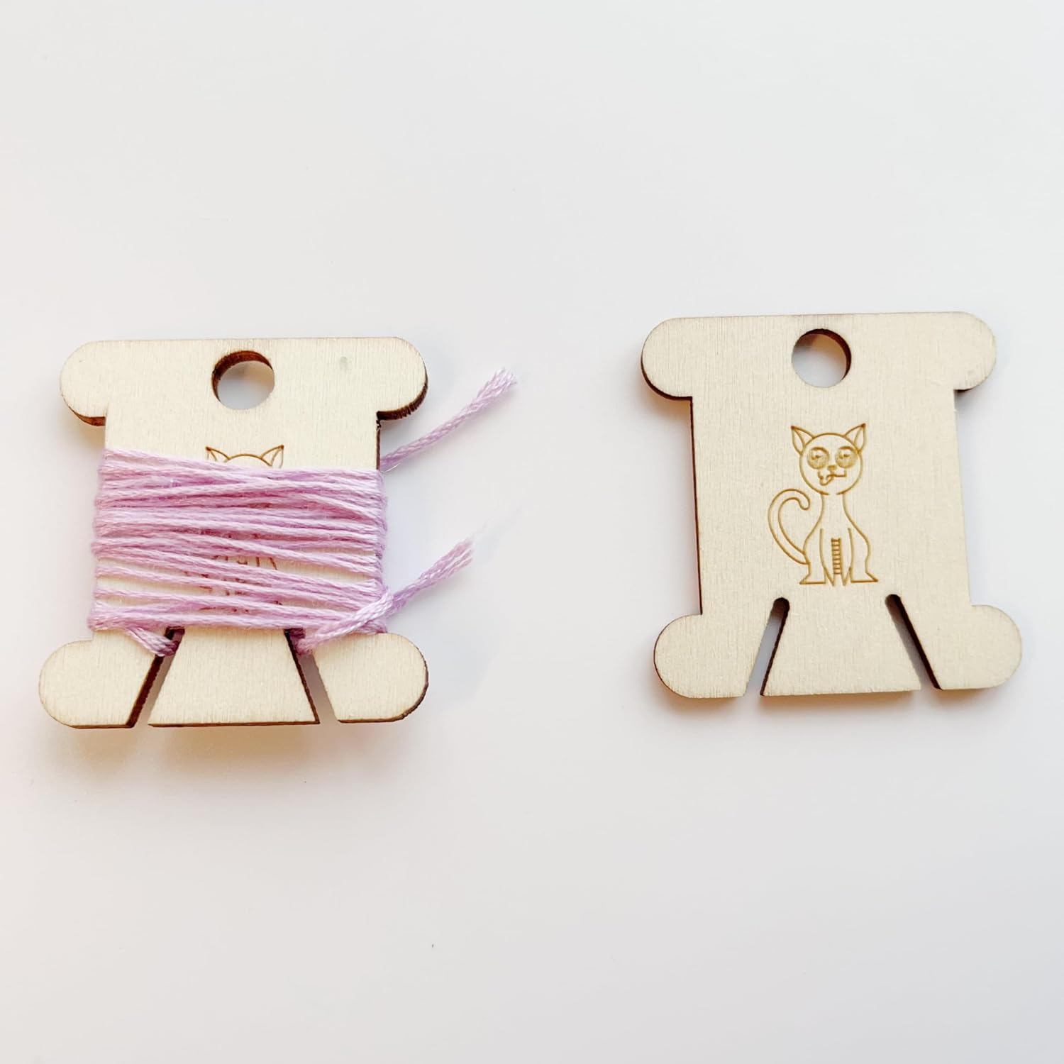 Wooden Embroidery Floss Bobbins, 50 Pack with Ring, 1.5 x 1.63 inches, Thread Organizer (Sheep Pattern)