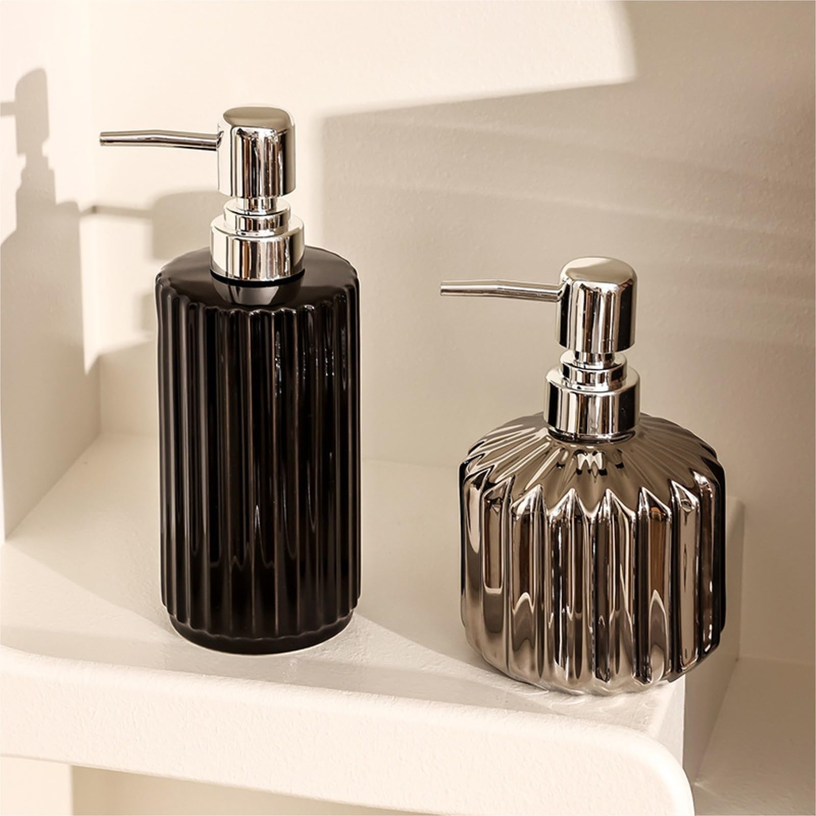Keramik-Seifenspender mit Pumpe, nachfüllbar, Badezimmer-Händedesinfektionsmittel und Lotionsflasche für Toilette, Schwarz, 370 ml