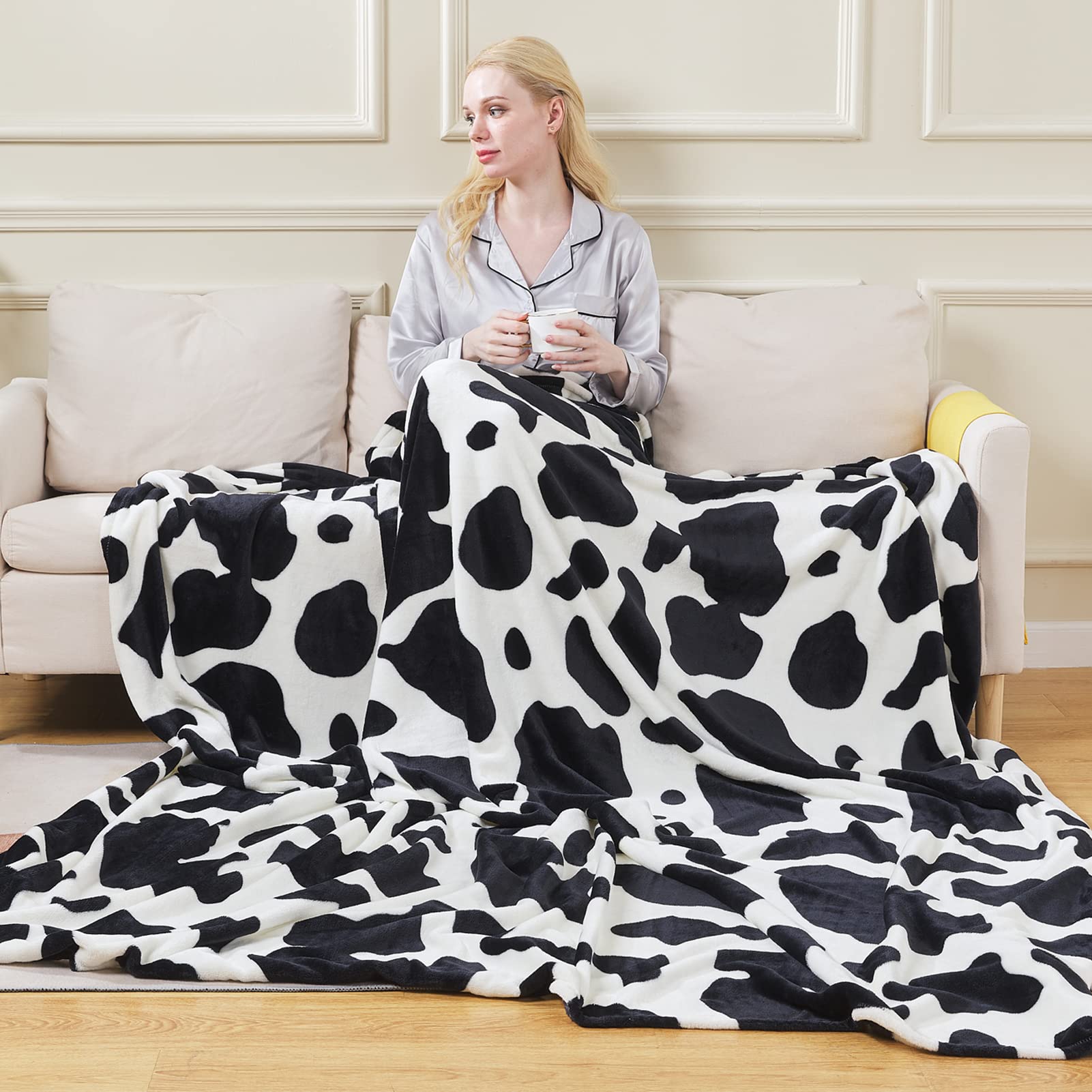 HOZY Flannel Fleece Cow Print Blanket Queen Size, Premium Anti-Static Super Soft Cozy Plush - Image 4