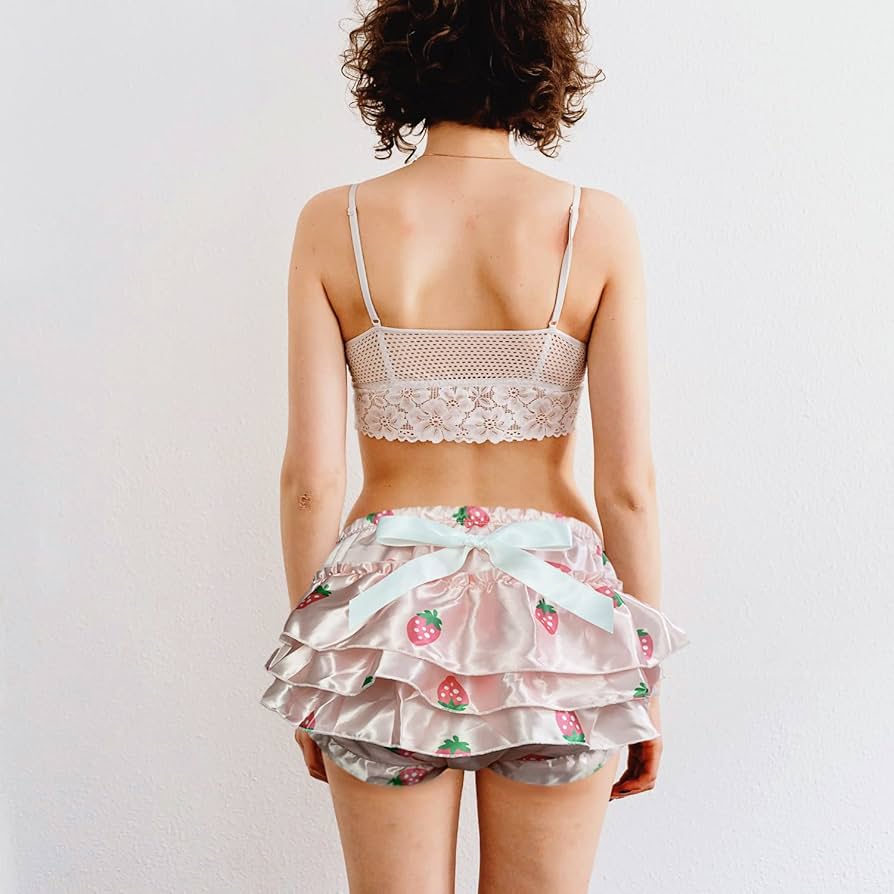 おむつカバー　サックス　犬柄　裏は塩化ビニール+白ネット　ベルクロ留め　ナイロン おむつカバー サックス 犬柄 裏は塩化ビニール+白ネット