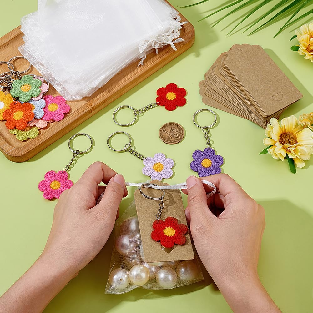 PH PandaHall 24 Set di Portachiavi a Fiori all'Uncinetto, Sacchetti Regalo in Organza per Feste, Portachiavi Floreali, Bomboniere per Ospiti con Etichette di Ringraziamento per Matrimonio, Festa di
