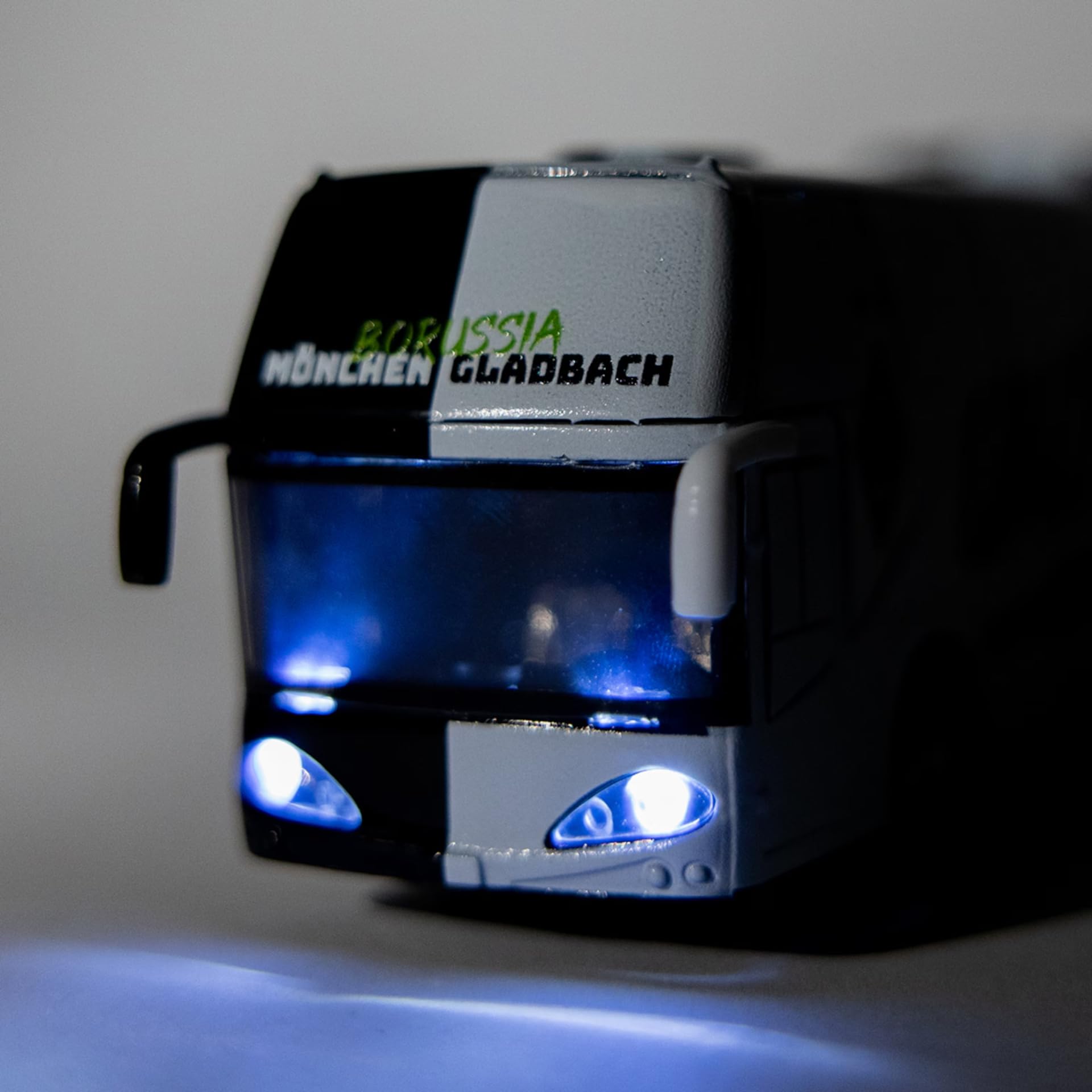 Borussia Mönchengladbach Mannschaftsbus Spielzeug | Offizieller Fanartikel Fohlenshop | Gladbach Bus mit Sound & Rückziehfunktion, Kinder Spielzeugbus