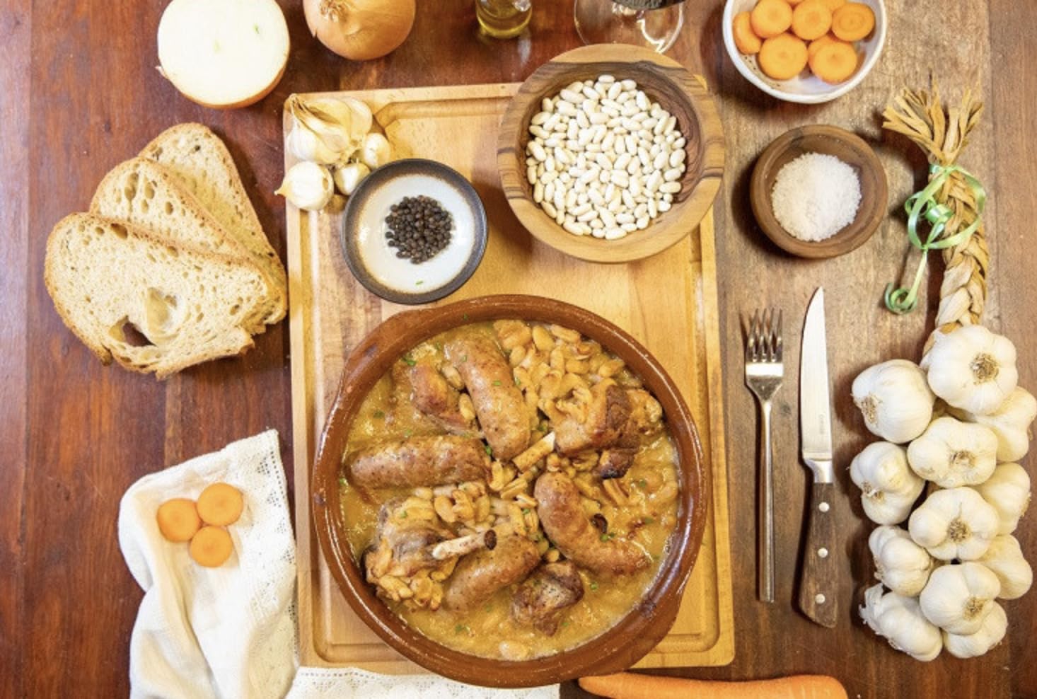 Conserve de 2/1- Cassoulet au Confit de Canard, Boite 1680 g - Plat Traditionnel Sud-Ouest - cuisse de canard - IGP - 4 Personnes
