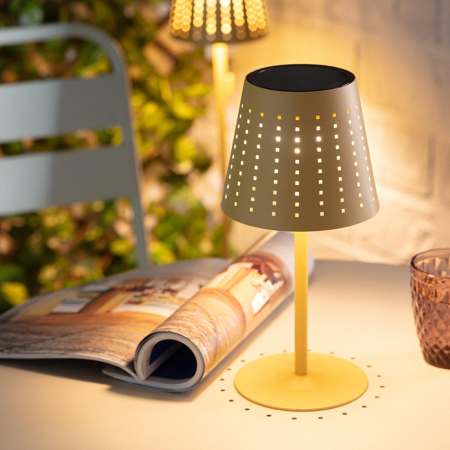 LEDKIA LIGHTING Lámpara de Mesa Solar Exterior LED Portátil con Batería USB Recargable Banate Amarillo Arena