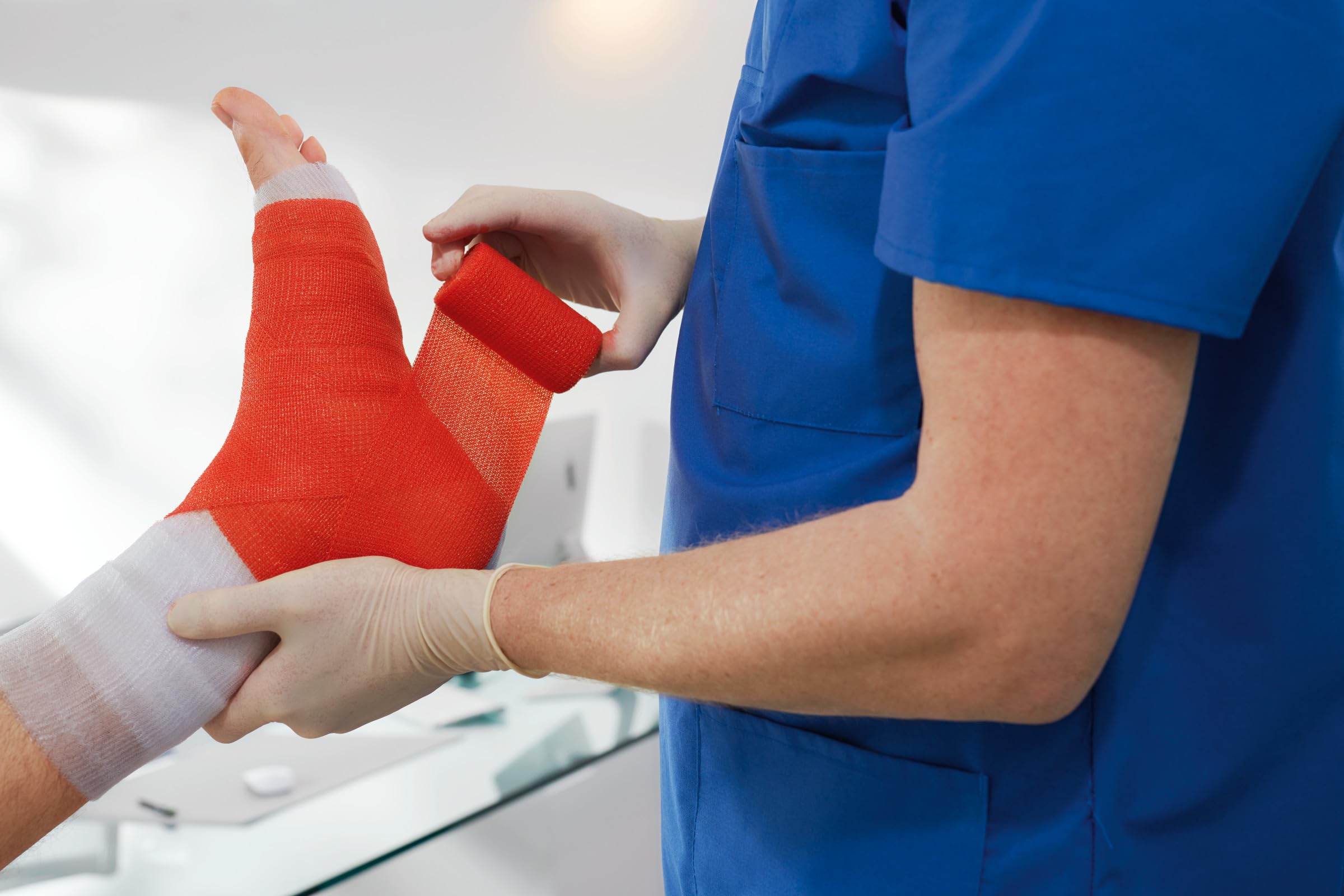 BSN Medical 72708-02 Delta-Cast - Cinta de fundición flexible suave, color blanco, 2,5 cm x 1,8 m, paquete de 10