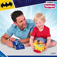 Vista 3 de Toomies DC Comics Batman E73262 - Vehículo 3 en 1 que se transforma en mini batmobile y chorro, efecto de estallido del motor, tracción del volante