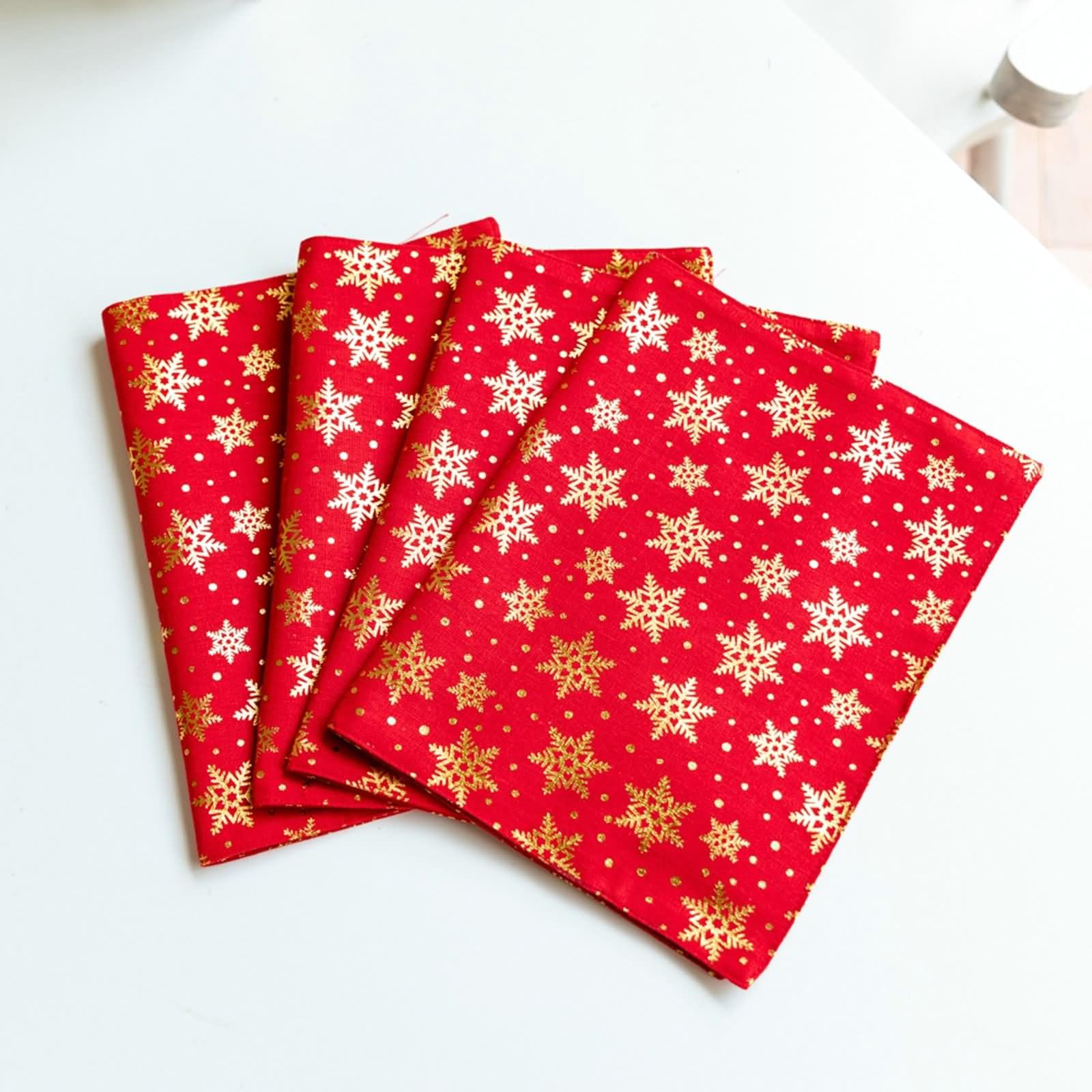 Juego de 6 manteles individuales rojos, mantel individual de desayuno de poliéster 45 x 30 cm con motivo de copos de nieve navideños