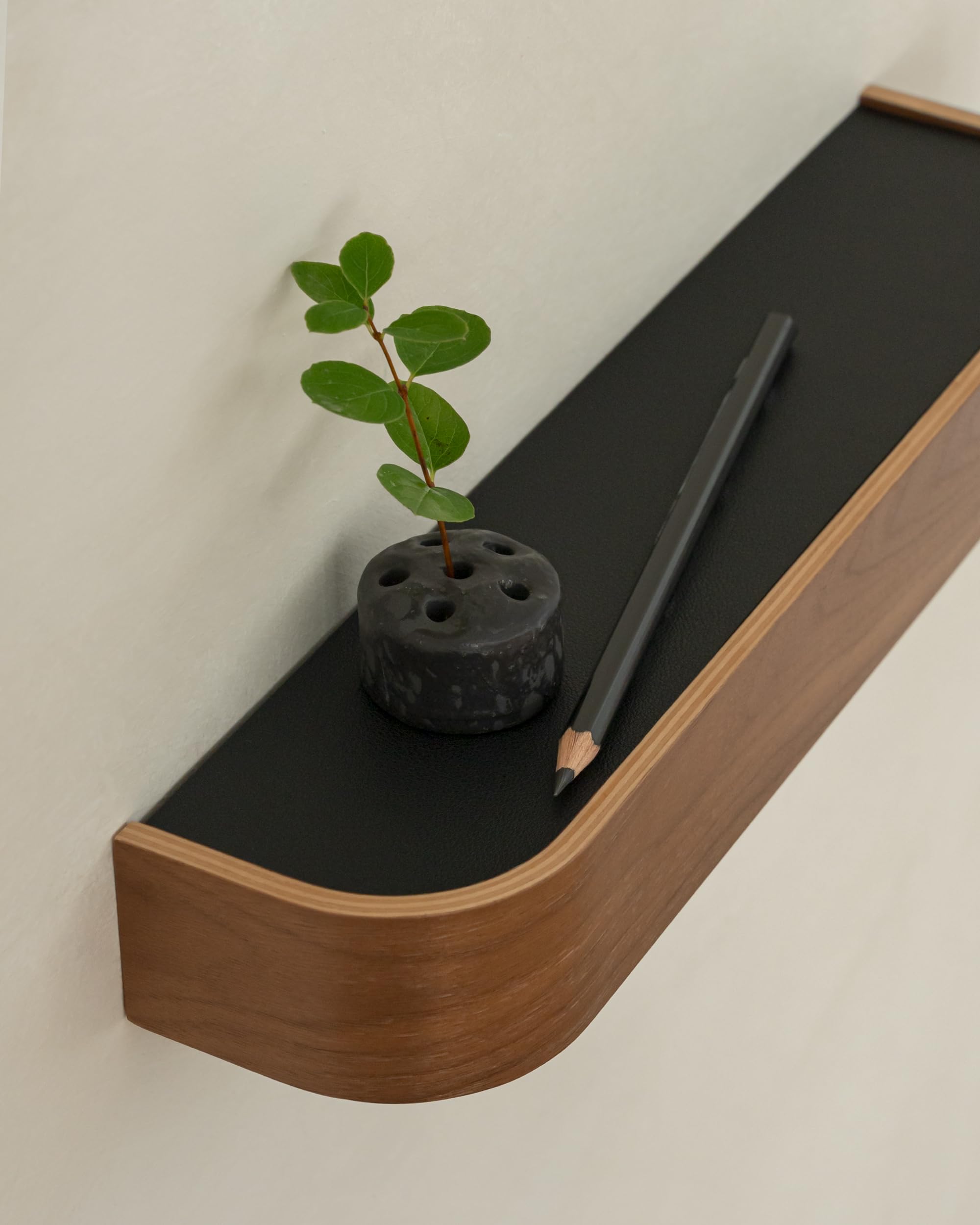 Kazai. Portachiavi da Parete 'Toke' | Design di Appendichiavi da Parete di Berlino | Porta Chiavi da Muro con Mensola in Legno | Porta Chiavi Ingresso per Parete e Corridoio | Noce