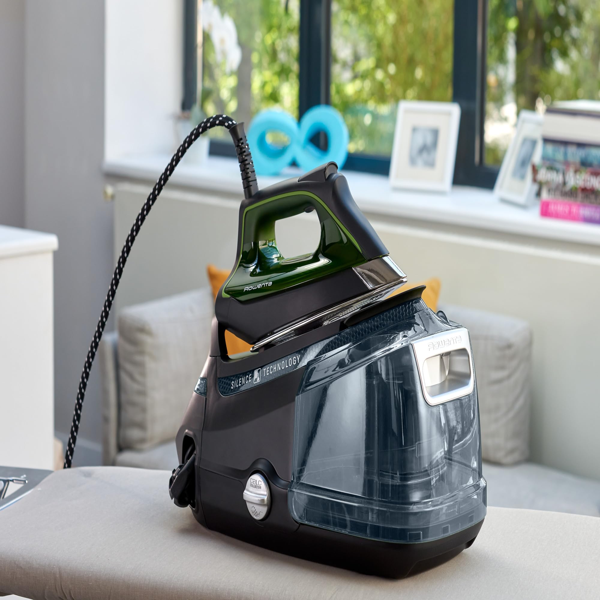 Rowenta DG9248 Silence Steam PRO Ferro da Stiro con Caldaia Silenziosa, Pressione Fino a 8 Bar, 2800 W, 1.3 Litri, Colpo Vapore 600 g/min, Ferro da Stiro a Vapore con Tecnologia Eco Intelligence
