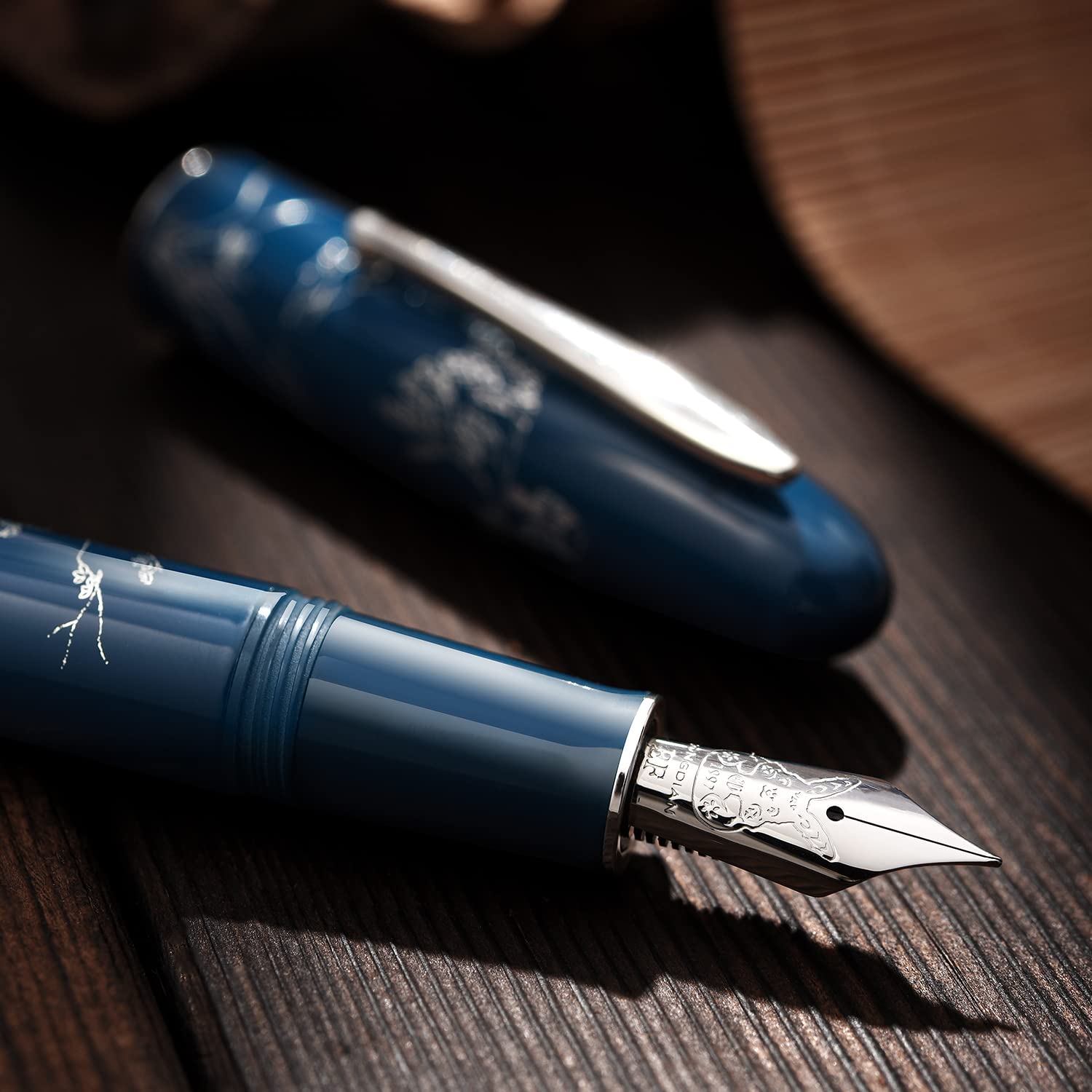 Hongdian N23 Blue Rabbit Fountain Pen, Long Blade Medium Nib Silver Trim, New Year Lucky Rabbit Carving Design - Image 4