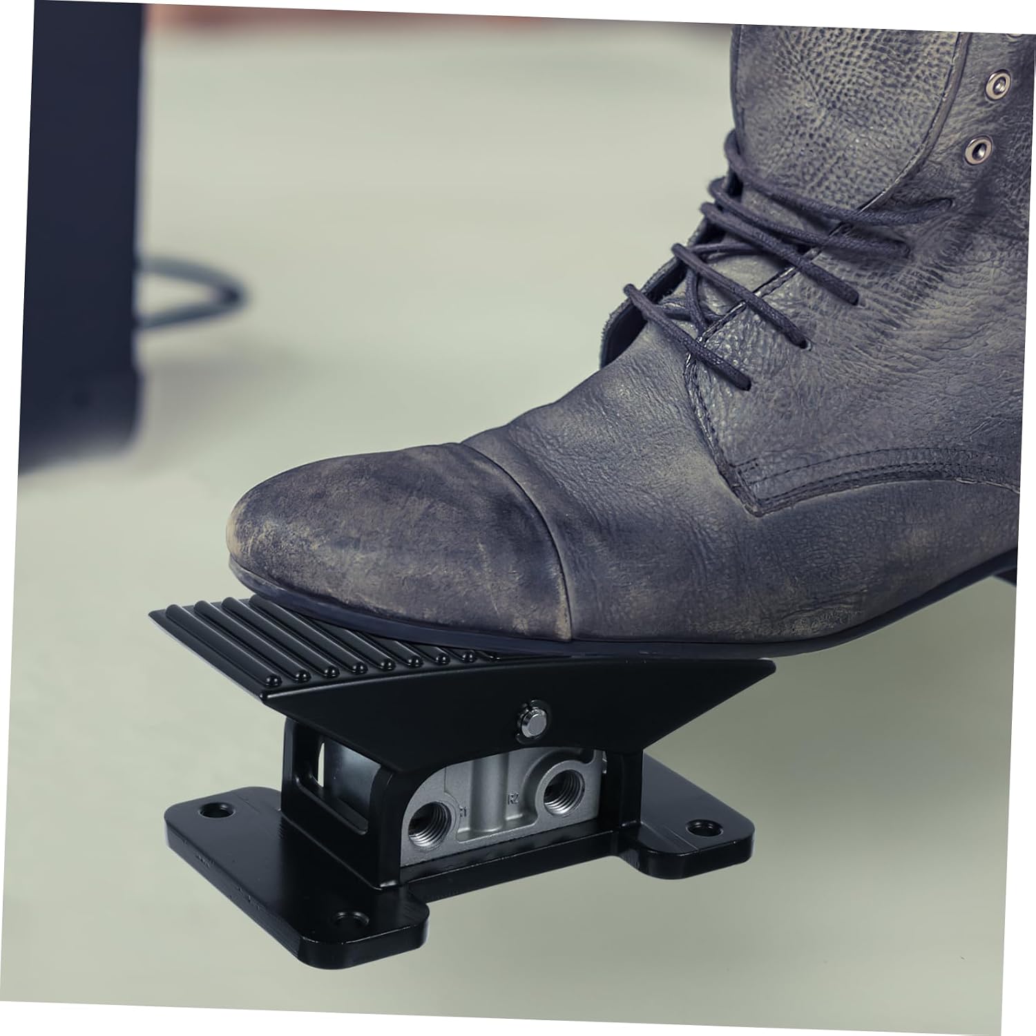 Pneumatic Foot Pedal Valve Momentary Way Position Nonslip Pressure Control Foot Switch for Pneumatic Systems Foot Air Pedal Switch