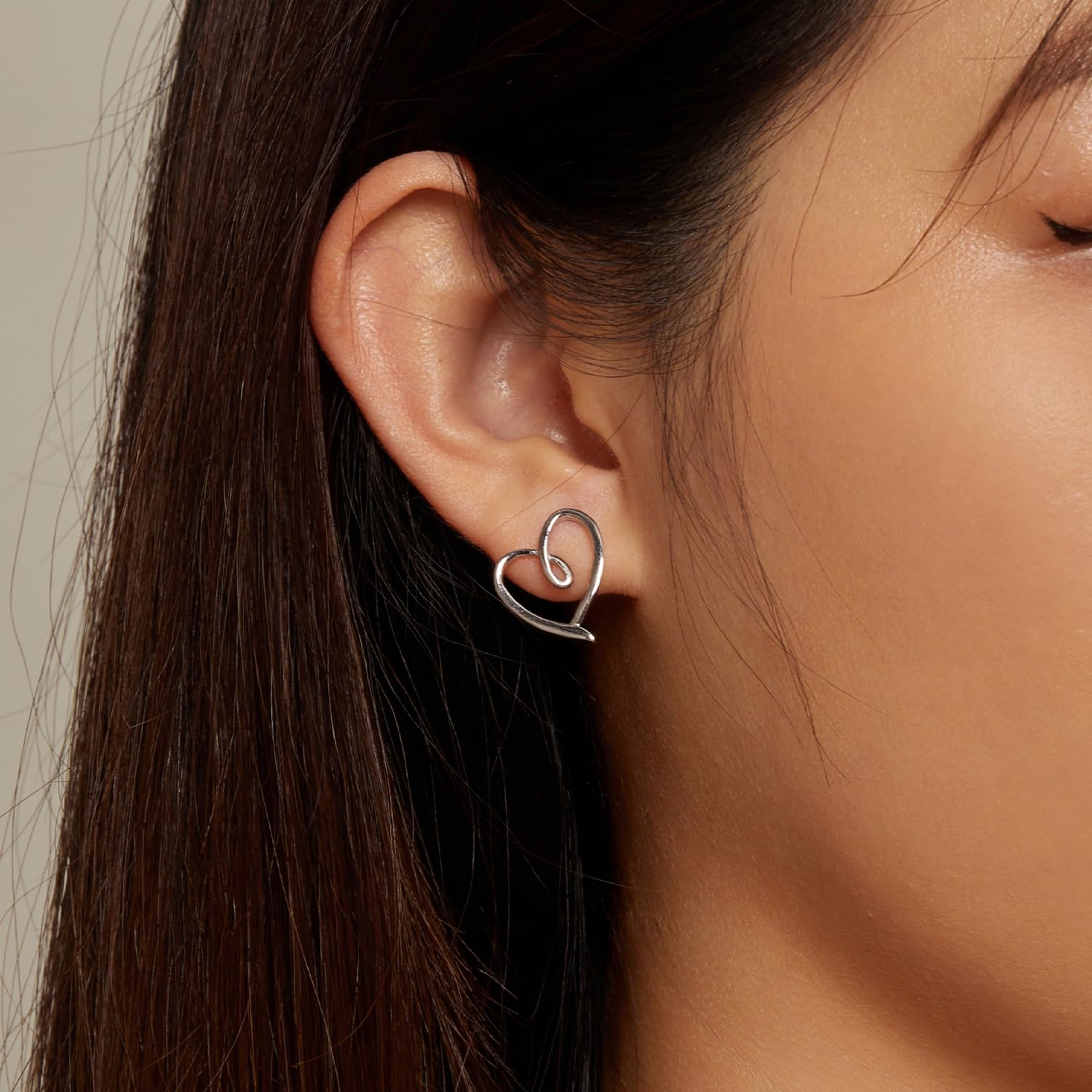 Hohles Herz, minimalistische Ohrstecker aus S925-Sterlingsilber für Frauen und Mädchen, süße Liebe, Huggie-Bolzen, Piercing-Post-Schmuck