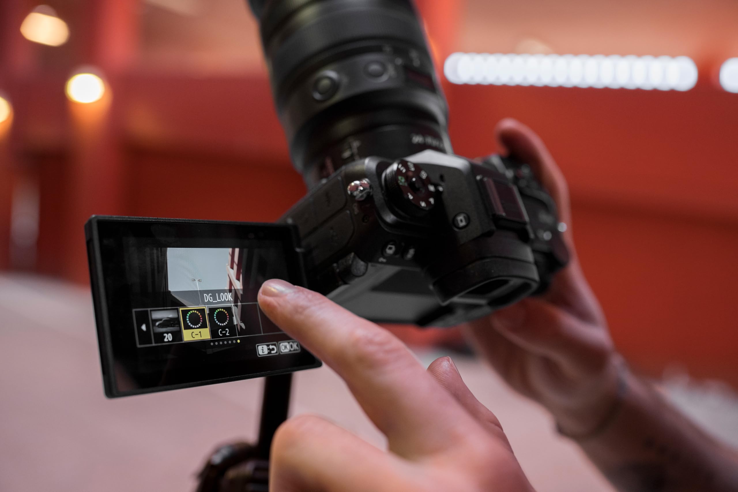 Nikon Z6III +24-120 f/4S Fotocamera Mirrorless Full Frame, CMOS 24.5 MP, 273 Punti AF, Mirino OLED da 5760k UXGA, Video 6K, Fino a 120fps, LCD 3.2", Nero [Nital V.I.P.: 6 anni di garanzia]