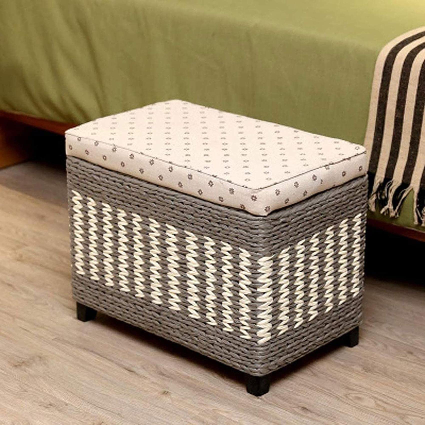 Repose-pieds ottoman en rotin naturel pour un salon bohème et cosy