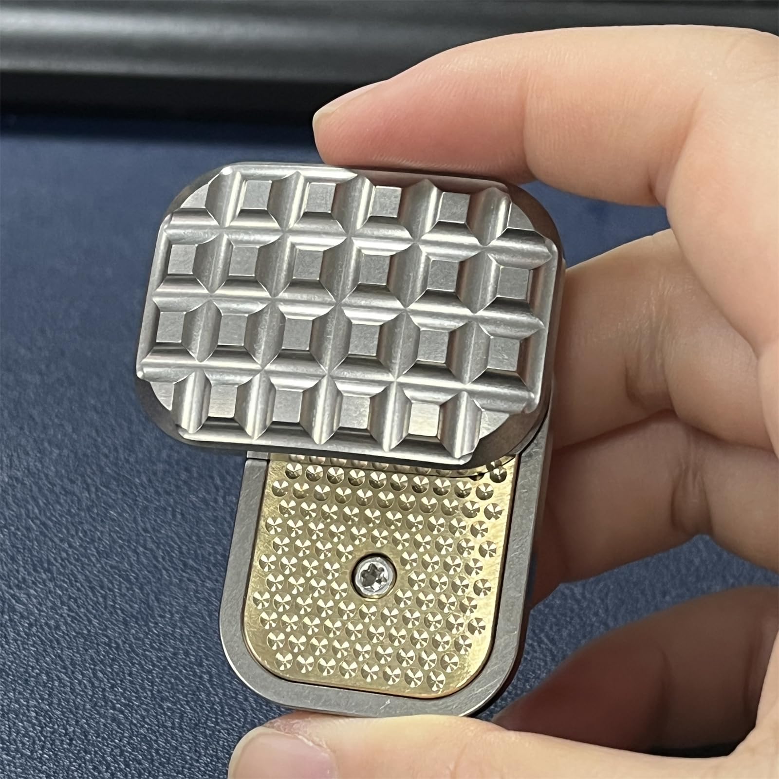 Amazon | チョコレートな外観 Fidget Toys 金属チタン合金指先