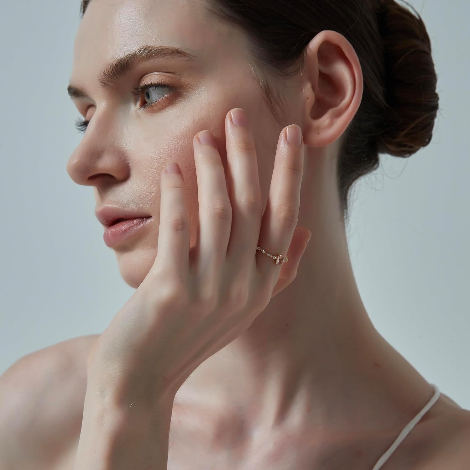 PERIMADE 18K Gold Plated Rose Quartz Ring Dainty Oval Pink Crystal Gemstone Band Hypoallergenic Solid 925 Sterling Silver Stacking Ring for Women Birthday Friendship Jewelry Gift (Size 6-8)