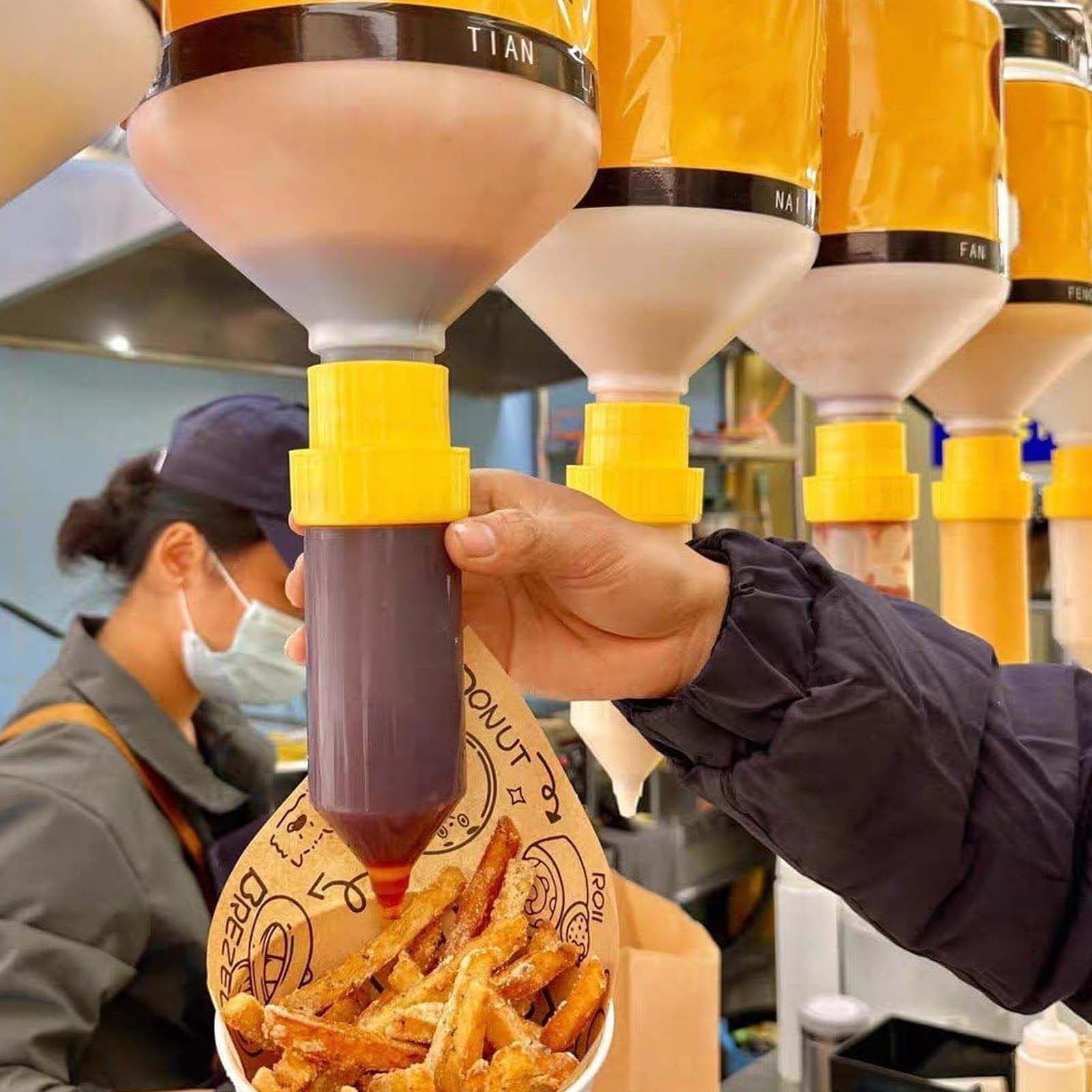 Dispenser per salse, bottiglia da spremere ricaricabile, contenitore per condimenti di grande capacità, design a prova di perdite, interno antiaderente, supporto rotante a 360°, capacità 5,5 l