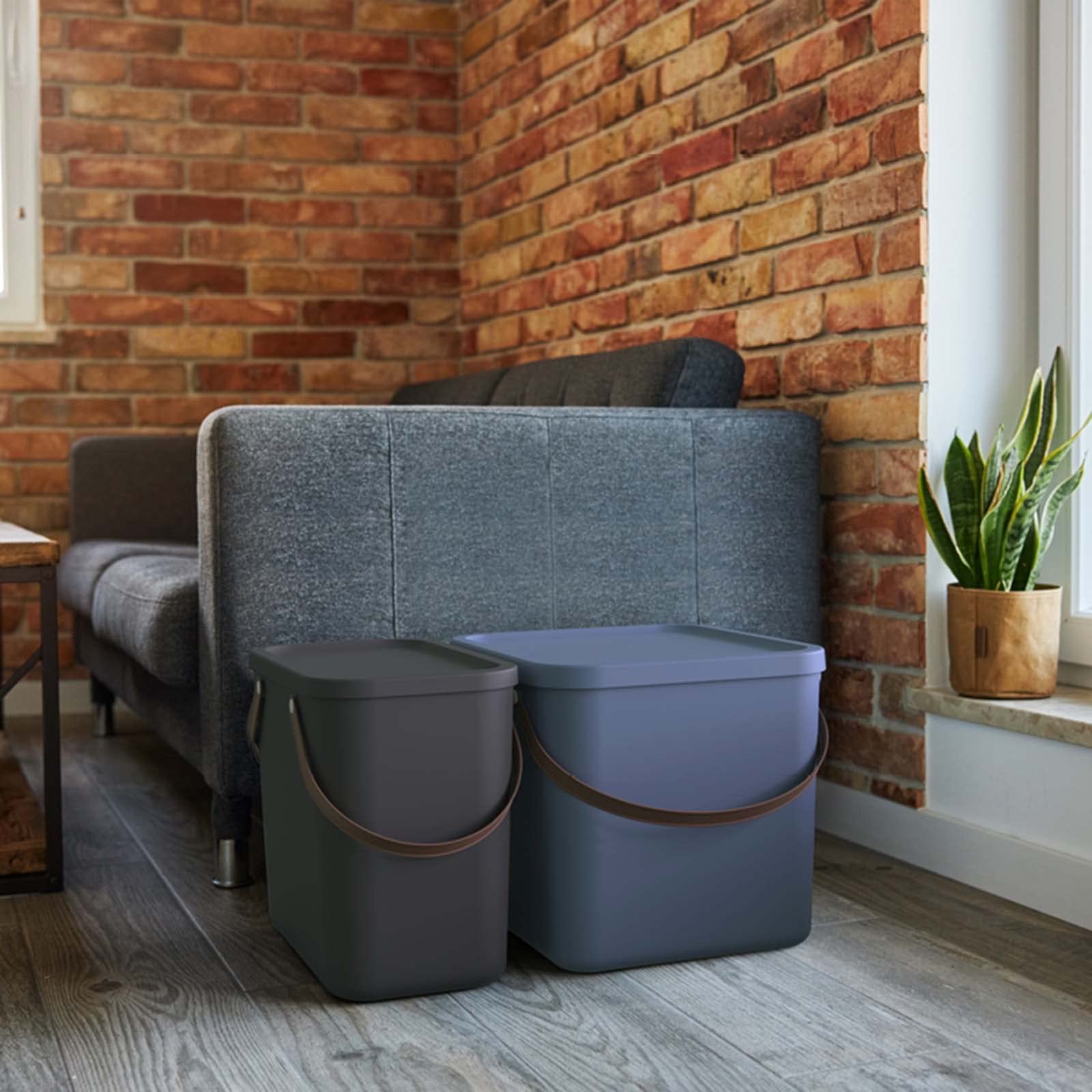 Rotho Albula Set Aufbewahrungsbox mit Deckel 3 x 40 L stapelbar Anthrazit | Aufbewahrungsboxen im 3er-Set, stapelbare Boxen, recycelter PP-Kunststoff, 40 L je Aufbewahrungsbox, mit Deckeln, Anthrazit