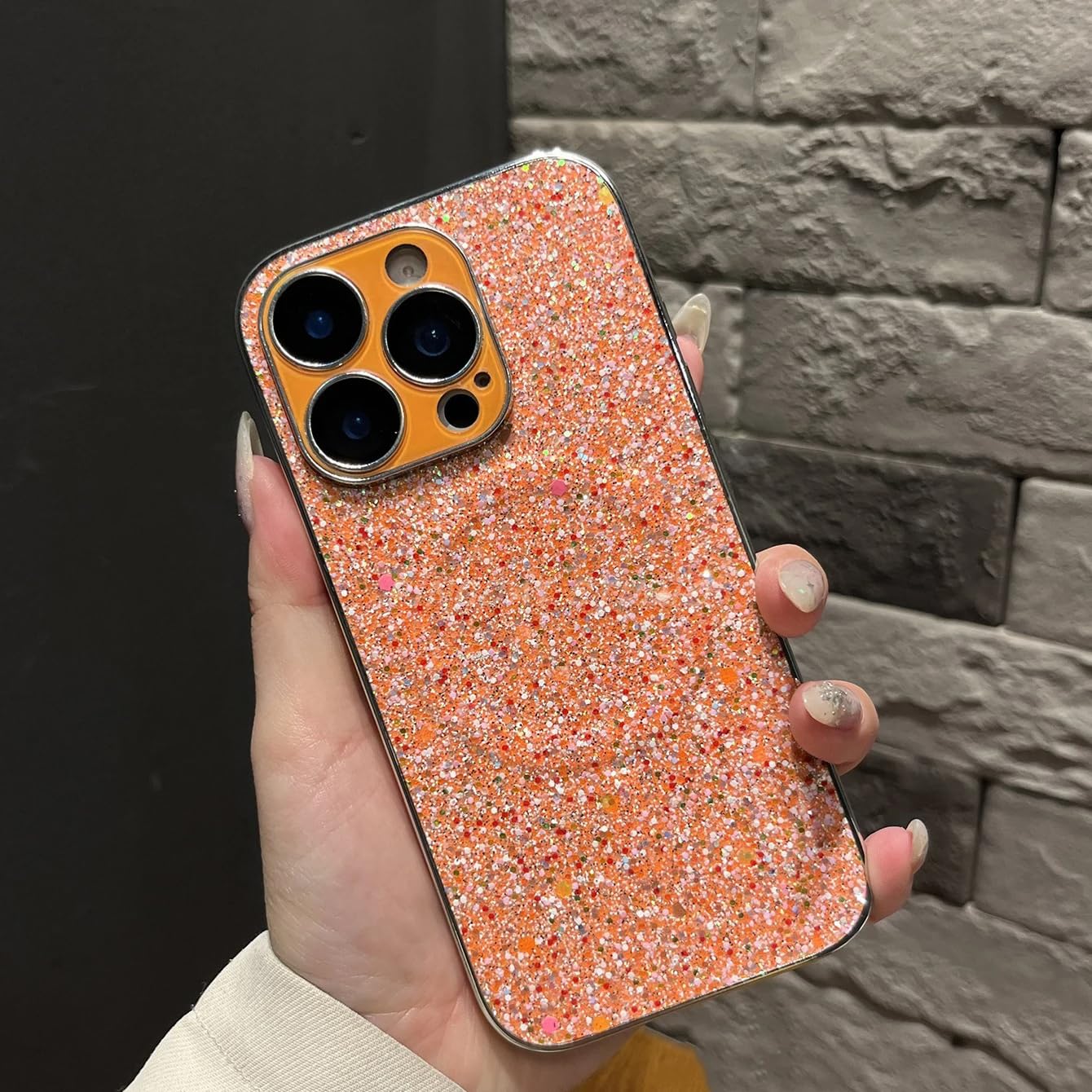 Coque orange iPhone 15 magnétique pour style urbain actif - 4