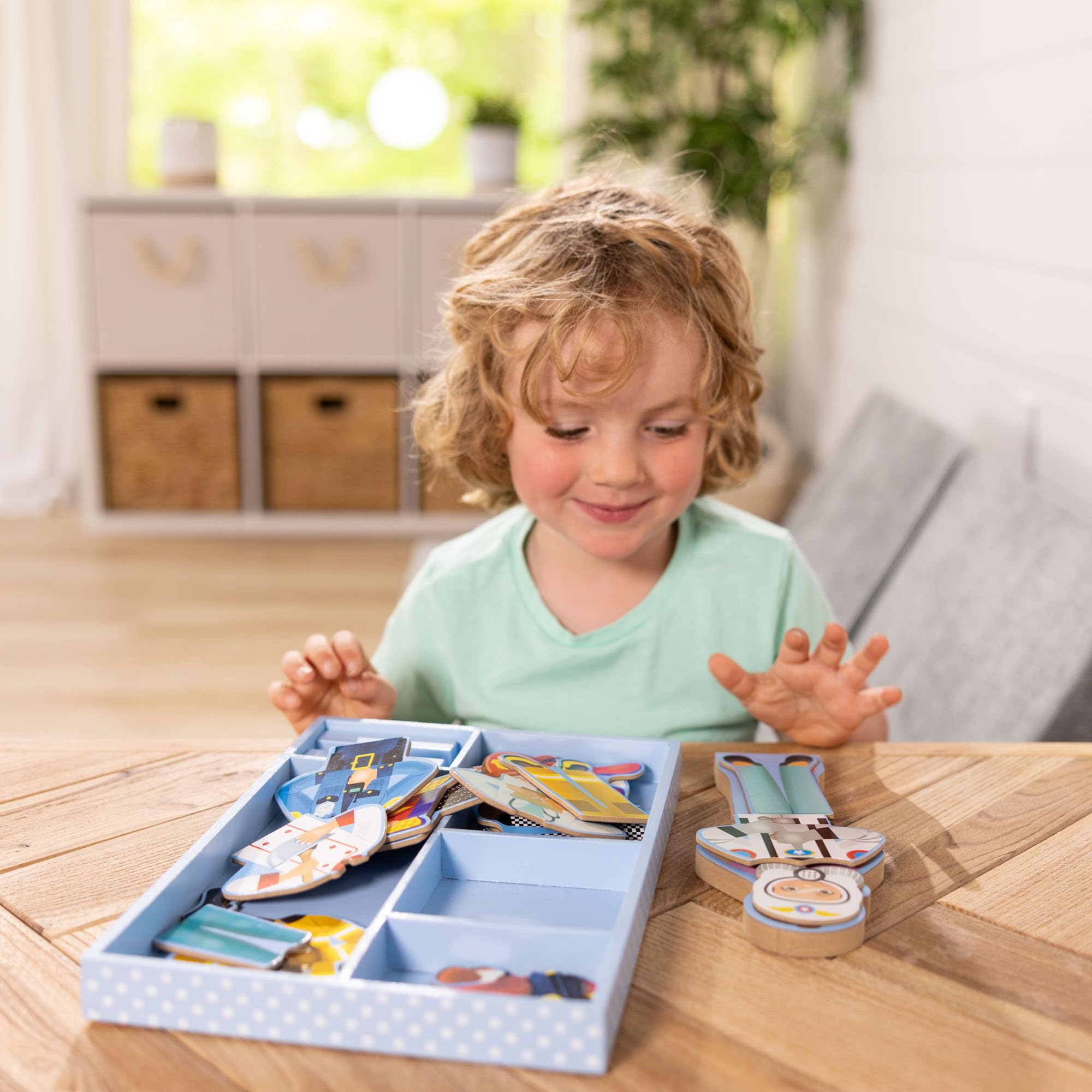 Melissa & Doug Gioco Calamite Bambola da Vestire - Julia | Giochi Magnetici per Bambini 3 Anni su | Giochi Calamite Bambola di Legno Crea La Moda | Bambole con Vestiti da Cambiare
