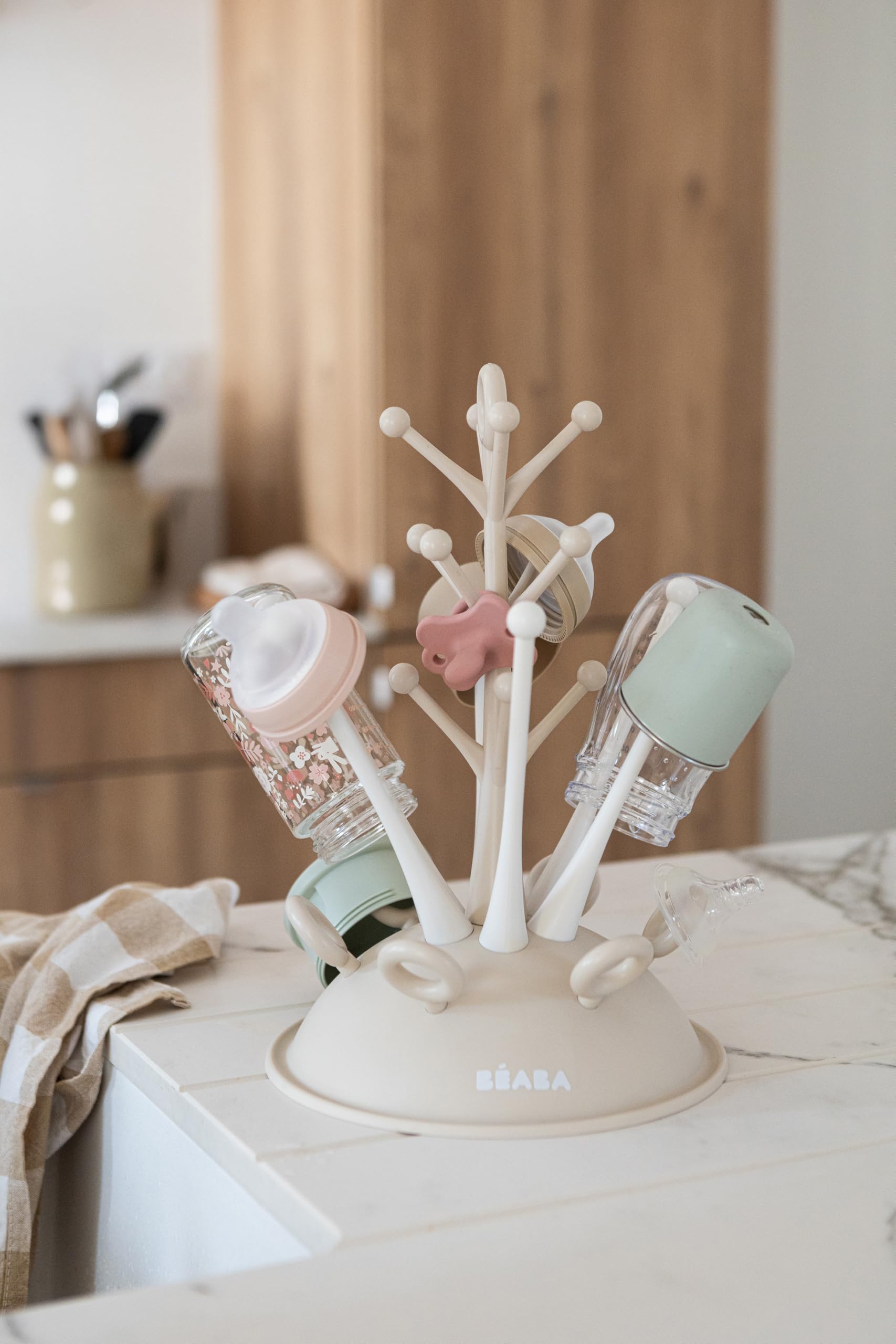 BÉABA, Flaschenständer Baum, Große Kapazität Bis 6 Flaschen Und Zubehör, Abnehmbares Auffangtablett, Praktisch, Cleveres Design, Ton