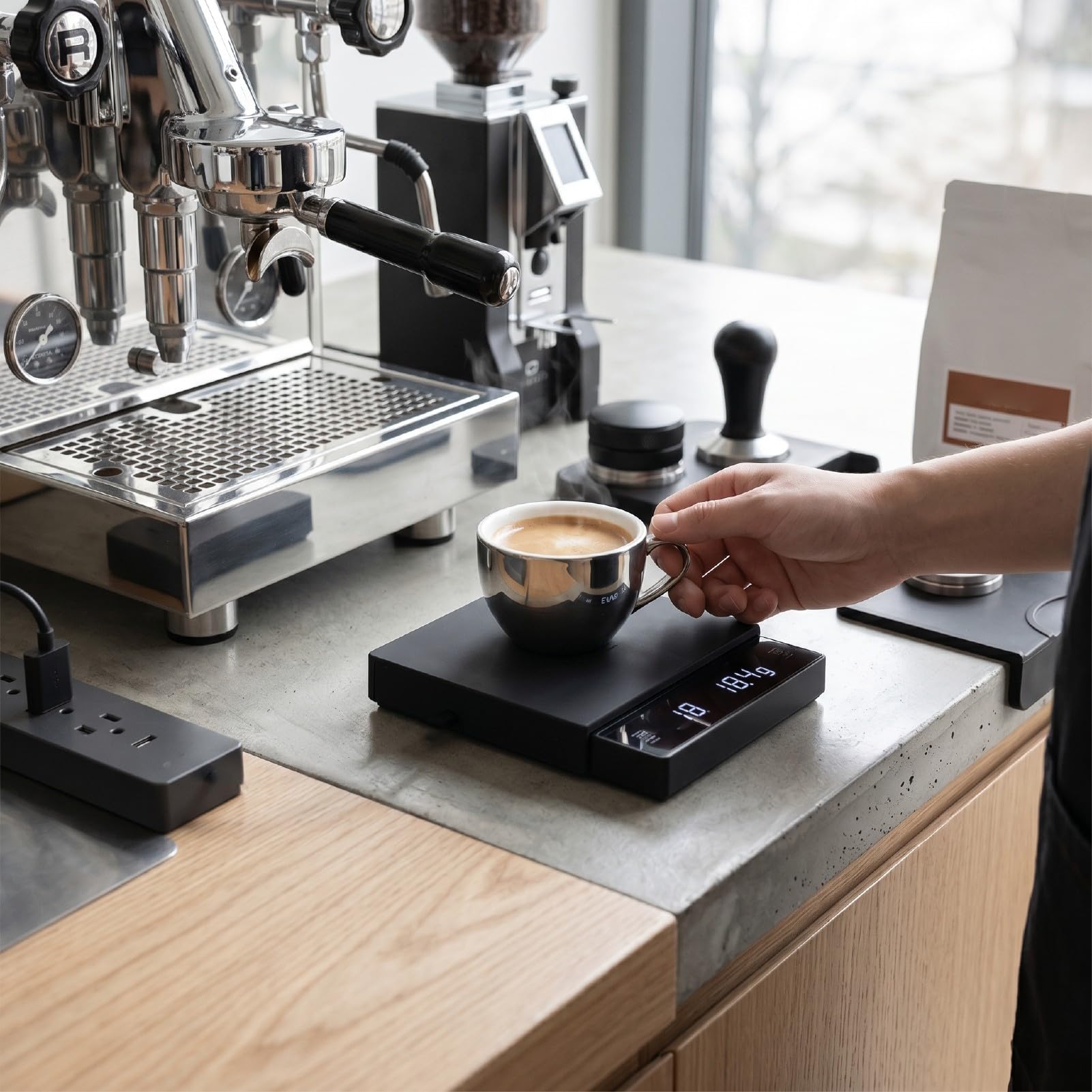 Zerodis Báscula de café, Báscula de Cocina Digital de Precisión de 0,1 G con Pantalla Clara 3 Modos de Preparación 700 MAh Peso de Cocina Recargable Antideslizante para Verter sobre el