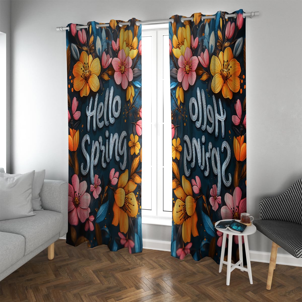 Rideaux anti regard noir et bleu motif fleur pour protéger l'intimité du salon