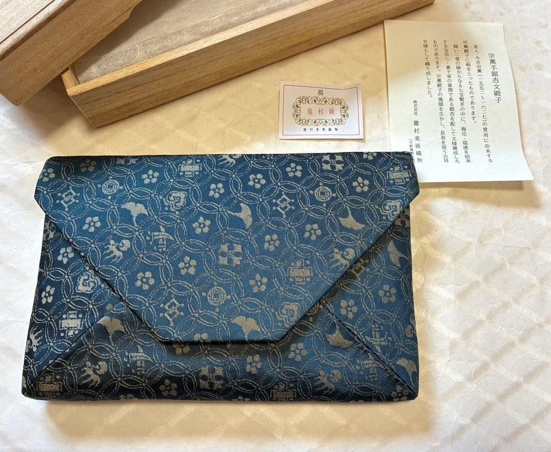 未使用 龍村美術織物 宗薫手銀杏文緞子 数寄屋袋 茶道 桐箱 礼装用　高級 Amazon.co.jp: 龍村美術織物 宗薫手銀杏文緞子 数寄屋袋 茶道 桐箱