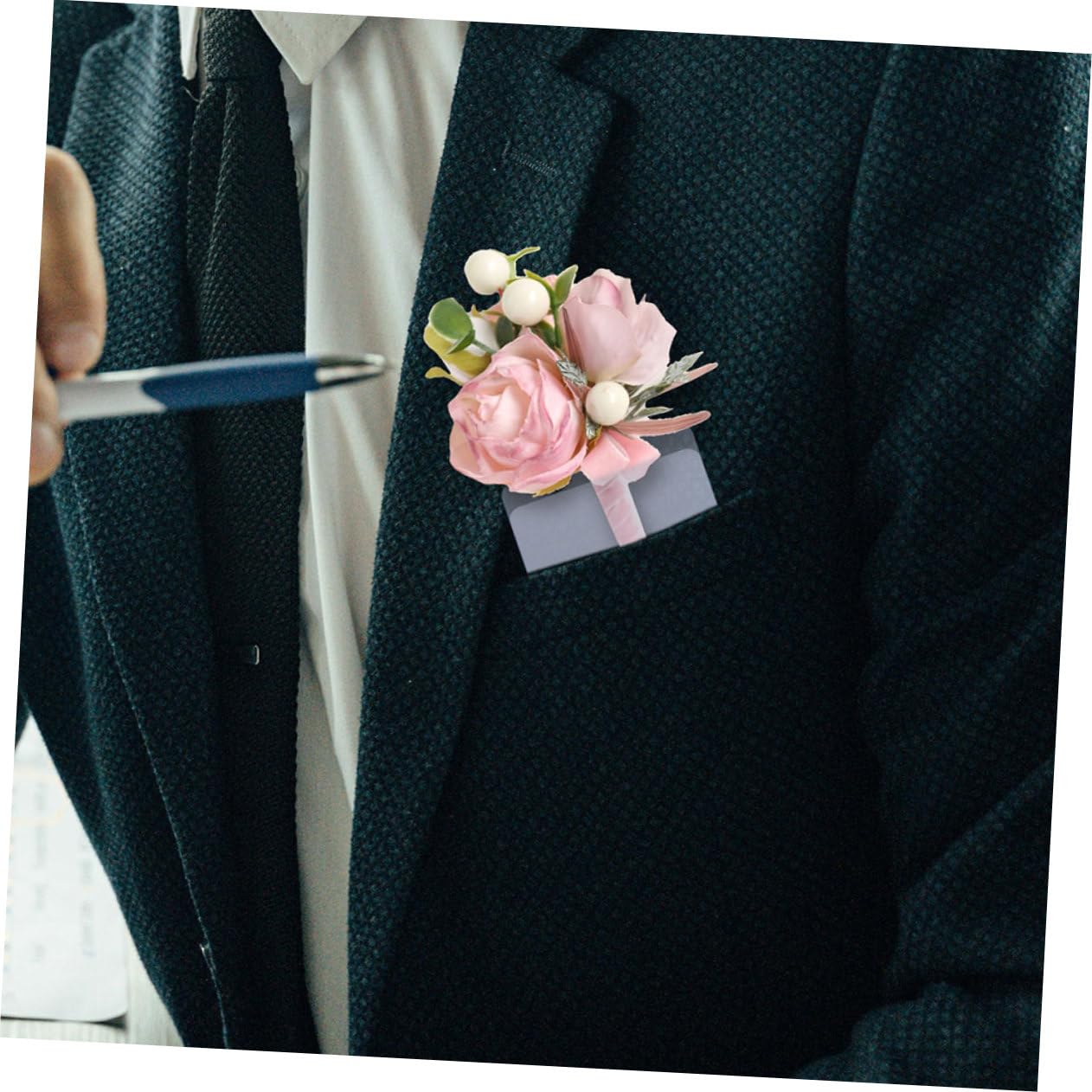 100 Stück Transparente Boutonnière Halter aus Pvc für Anzug und Sakko | Knopflochhalter aus Kunststoff, Quadratische Form, Wiederverwendbar und Wasserfest, für Blumen und Einstecktuch