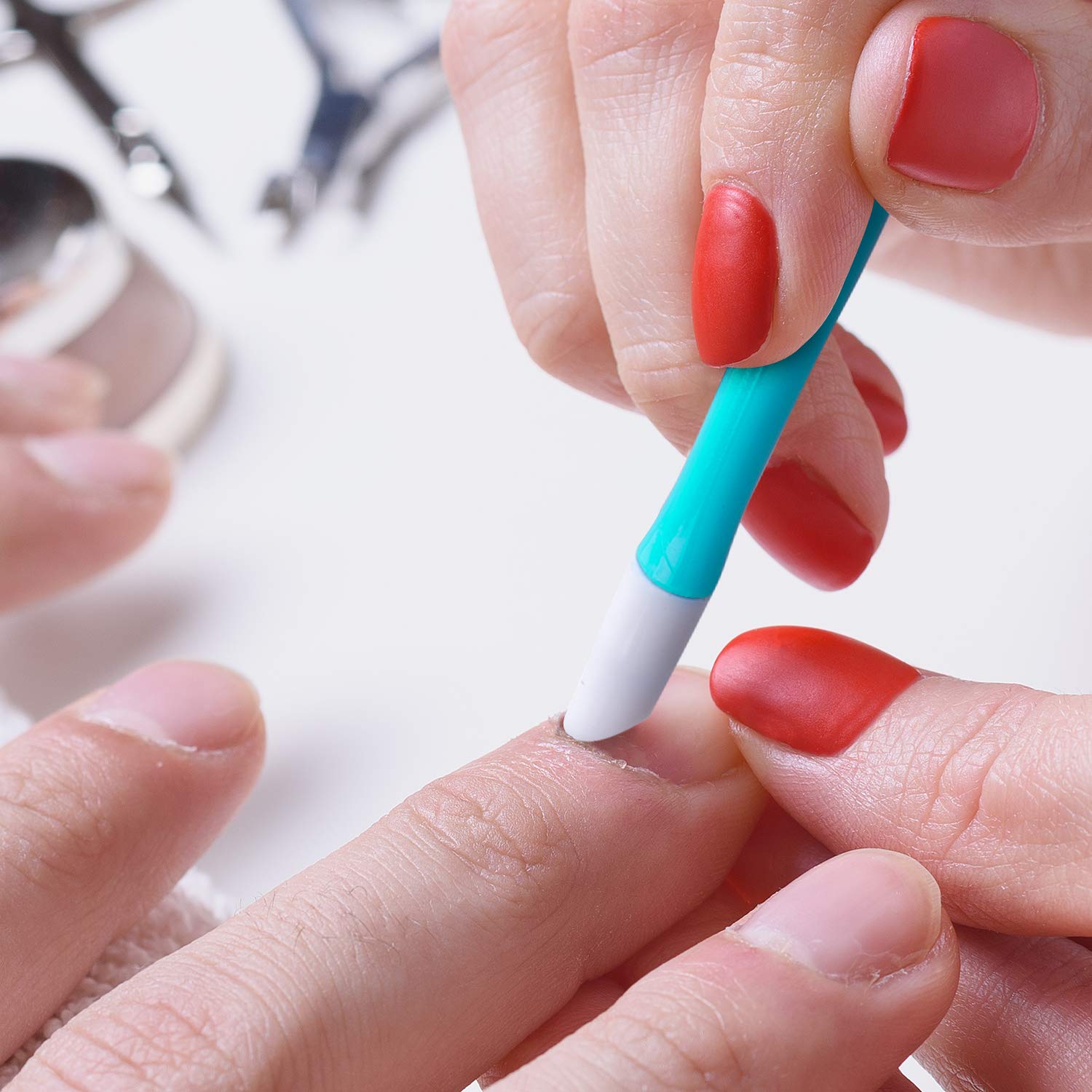 BQTQ 150 Pieces Plastic Handle Nail Cuticle Pusher Bulk Rubber Tip Nail Cleaner Colored Nail Art Tool for Men and Women, 15 Colors