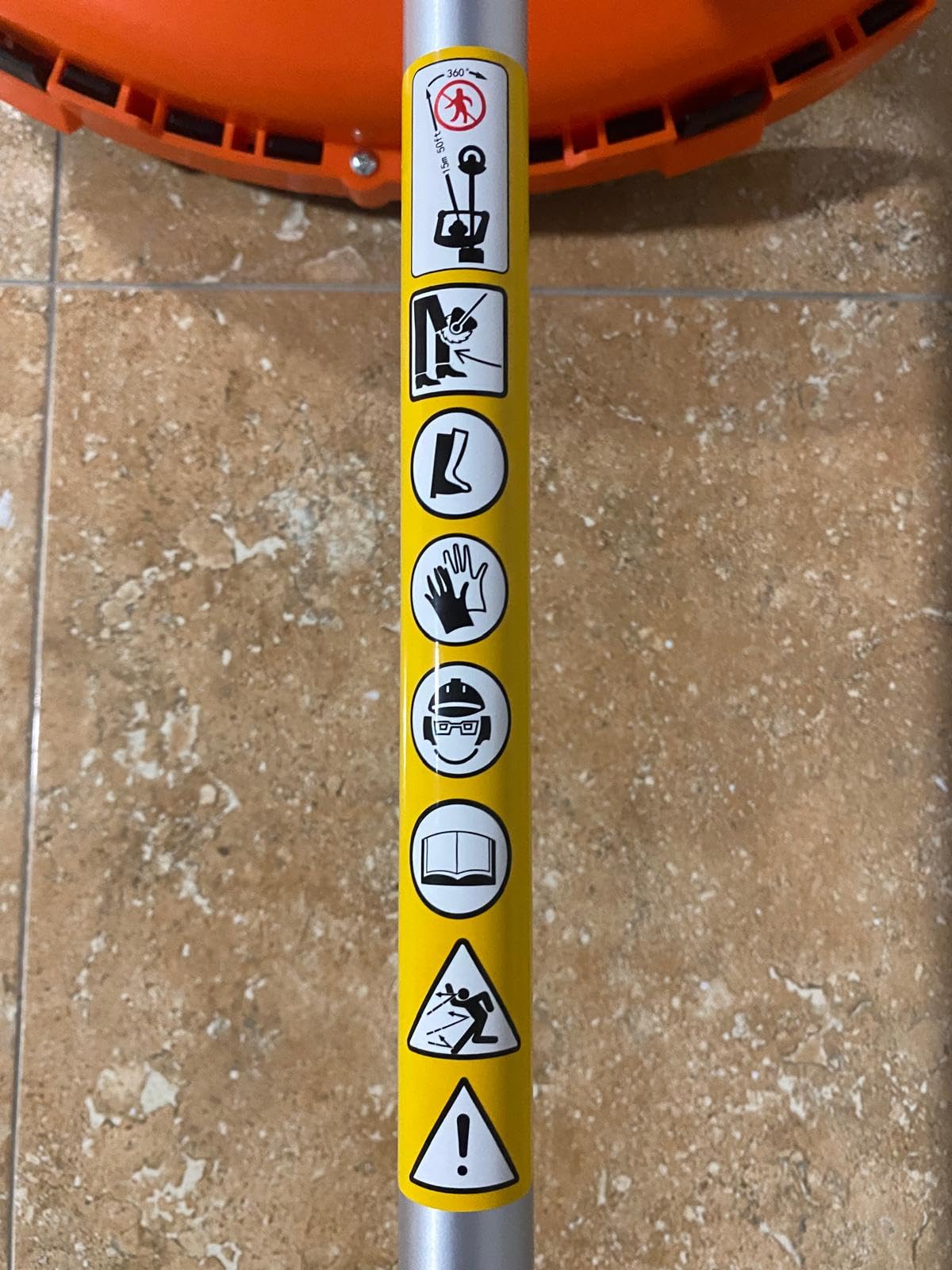 Desbrozadora Gasolina Profesional Multifunción, Modelo CG520 (A). con Mando, 52CC, Tanque de 120ml, Cuchilla de 3 Dientes, Carrete, Sistema Antivibración y Cortadora, Motor de 2 Tiempos.