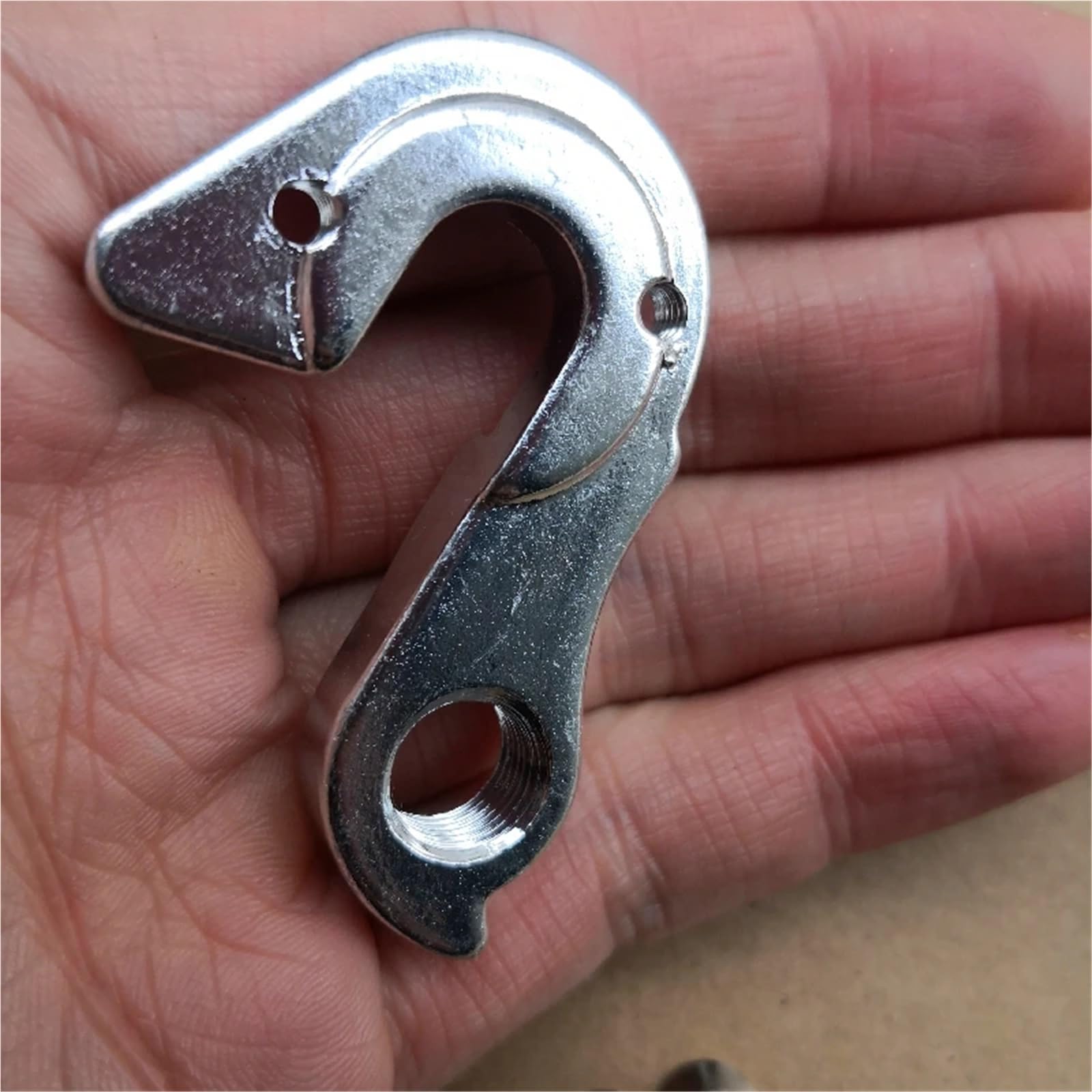 Patte de dérailleur arrière for vélo, 1 pièce, for modèles N/A/S/H/B/A/RN/SB/I/K/E/SG/R/A/N/V/I/L/L/E #RT53 C/o/r/r/a/t/e/c B/e O/n/e K/i/n/e/s/i/s V/I/P/E/RO/R/A/N/G/EA/c/e/g/e
