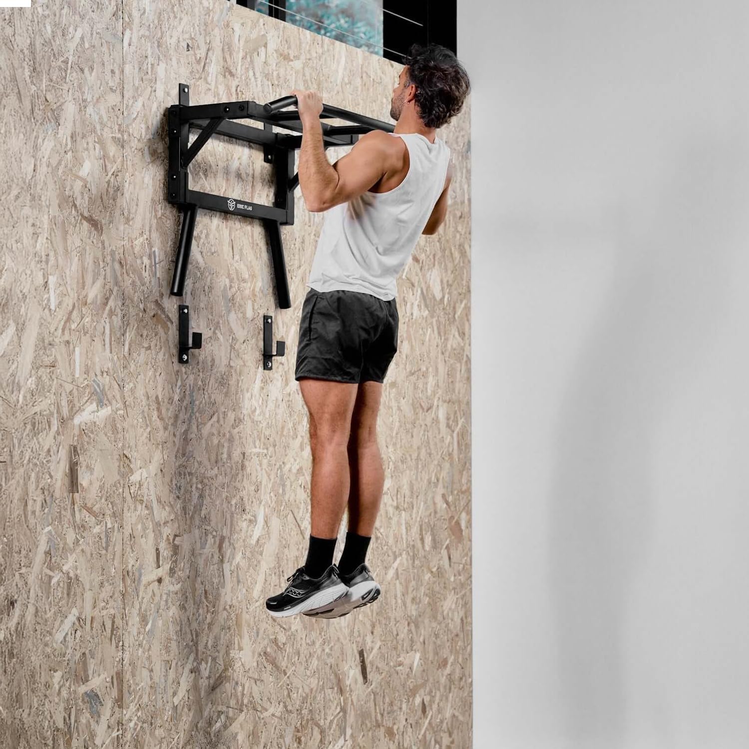 ERIC FLAG Sbarra Trazioni a Muro 2 in 1 Trazioni & Dips | Acciaio Rinforzato, Carico Max 250 kg | Montaggio su Parete Cemento/Mattoni, Kit Fissaggio Incluso | Stazione Trazioni Dips Multi-Grip